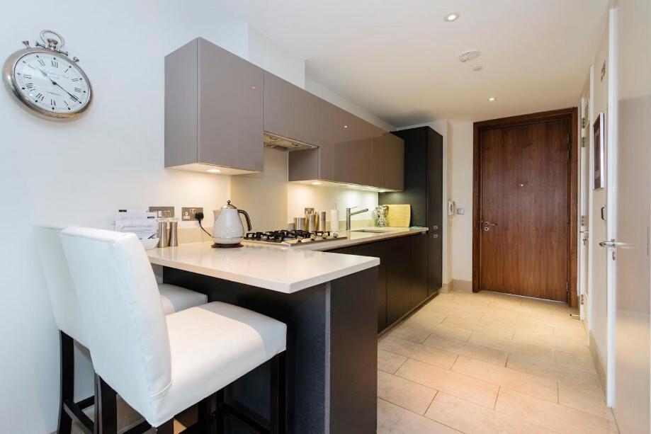 Elegant Penthouse Retreat Near Bridgecheckhostprofile London