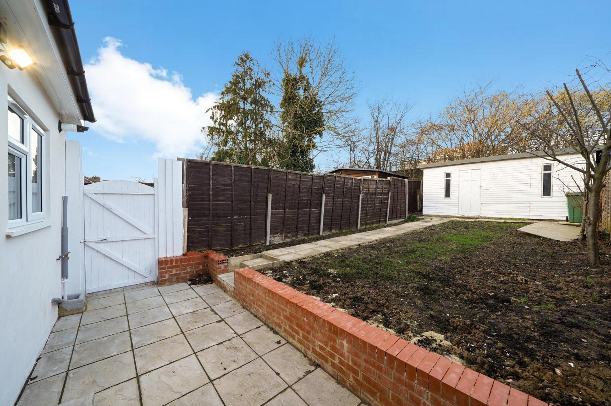 Spacious House In Wembley - Sleeps 14 Holiday home *