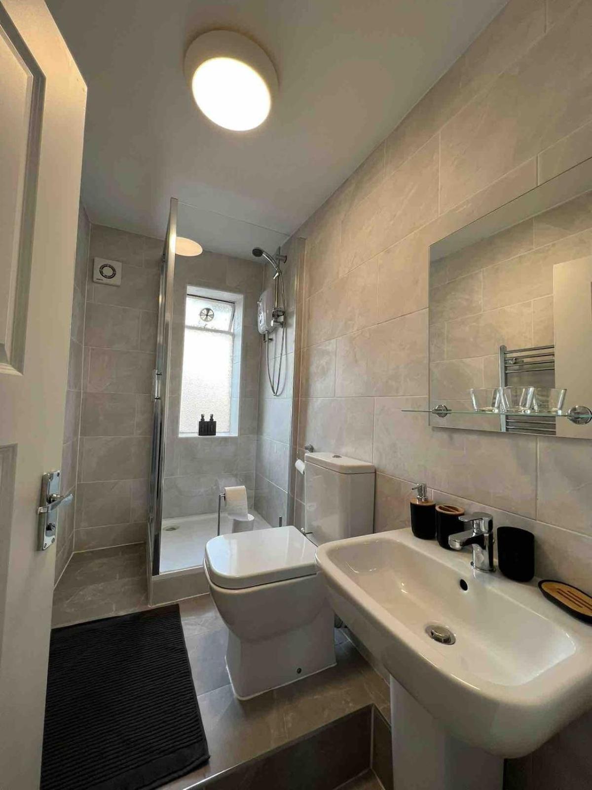 2-bed Flat On The Lively Old Compton St - Soho! * London