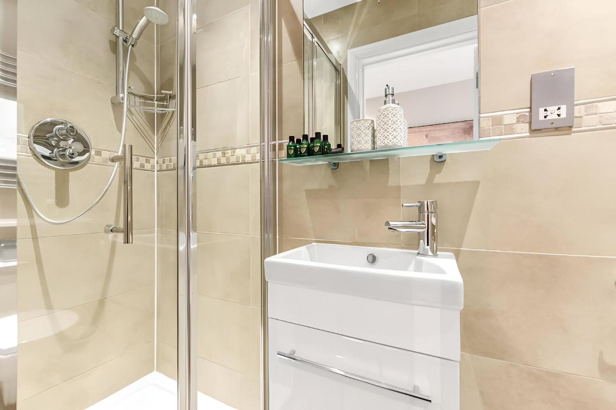 Apartment Warm & Cozy 2-bed Flat-perfect For Groups!