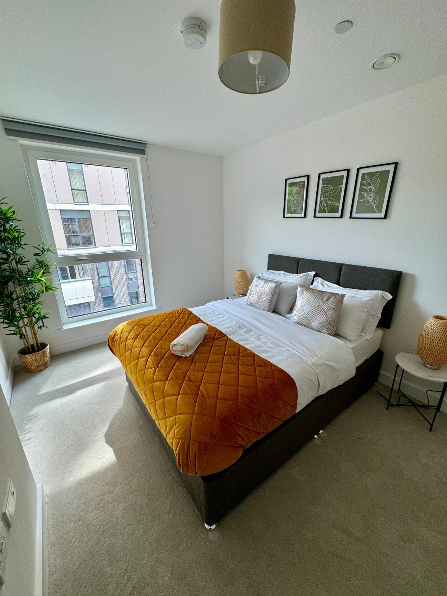 Amazing In Canary Wharf Two Bedroom * London