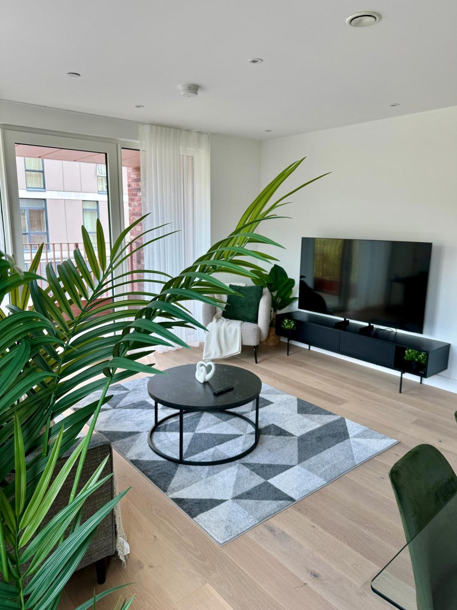 Amazing In Canary Wharf Two Bedroom Apartment