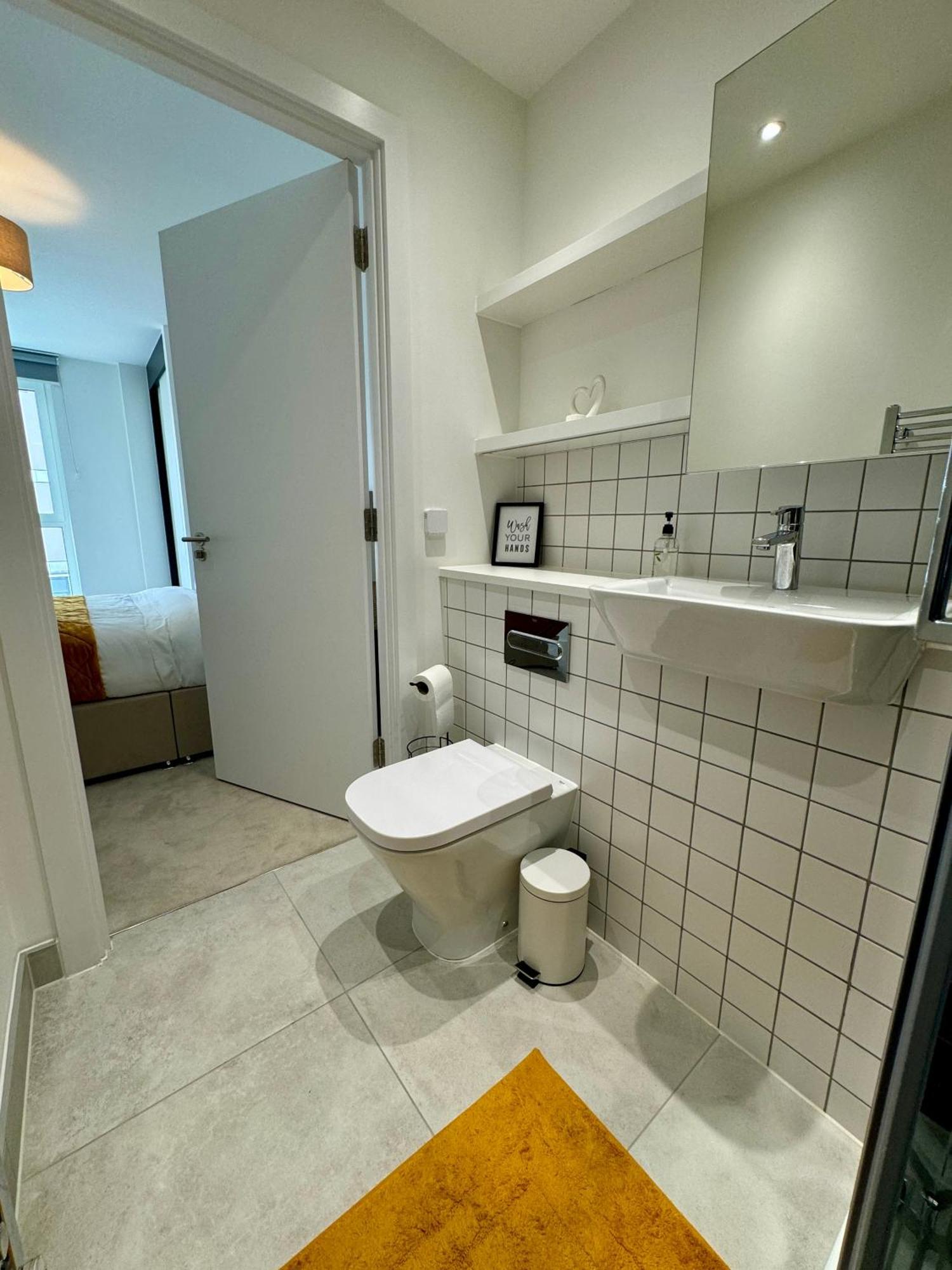 Amazing In Canary Wharf Two Bedroom *