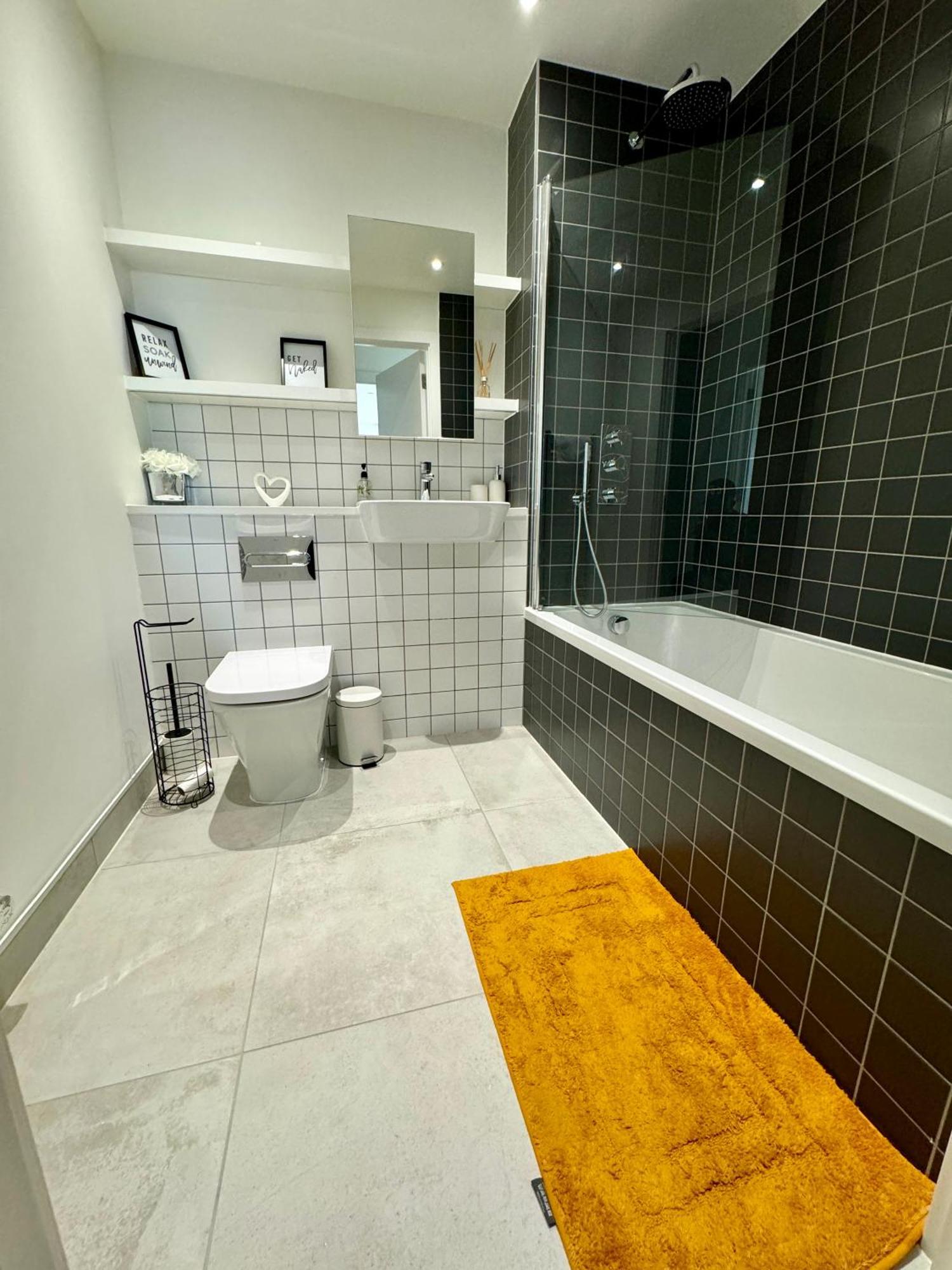 Amazing In Canary Wharf Two Bedroom Apartment