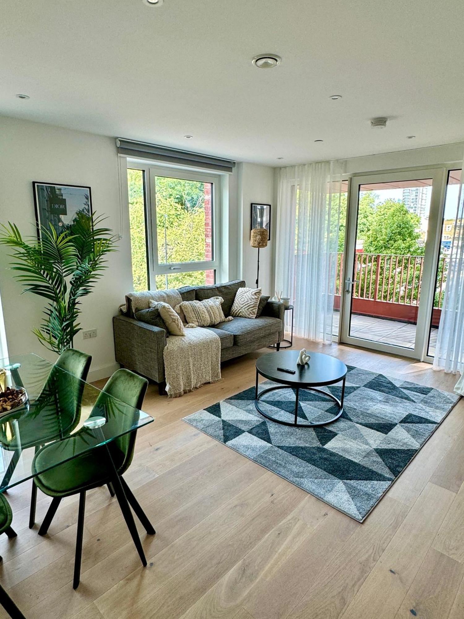 Amazing In Canary Wharf Two Bedroom * London