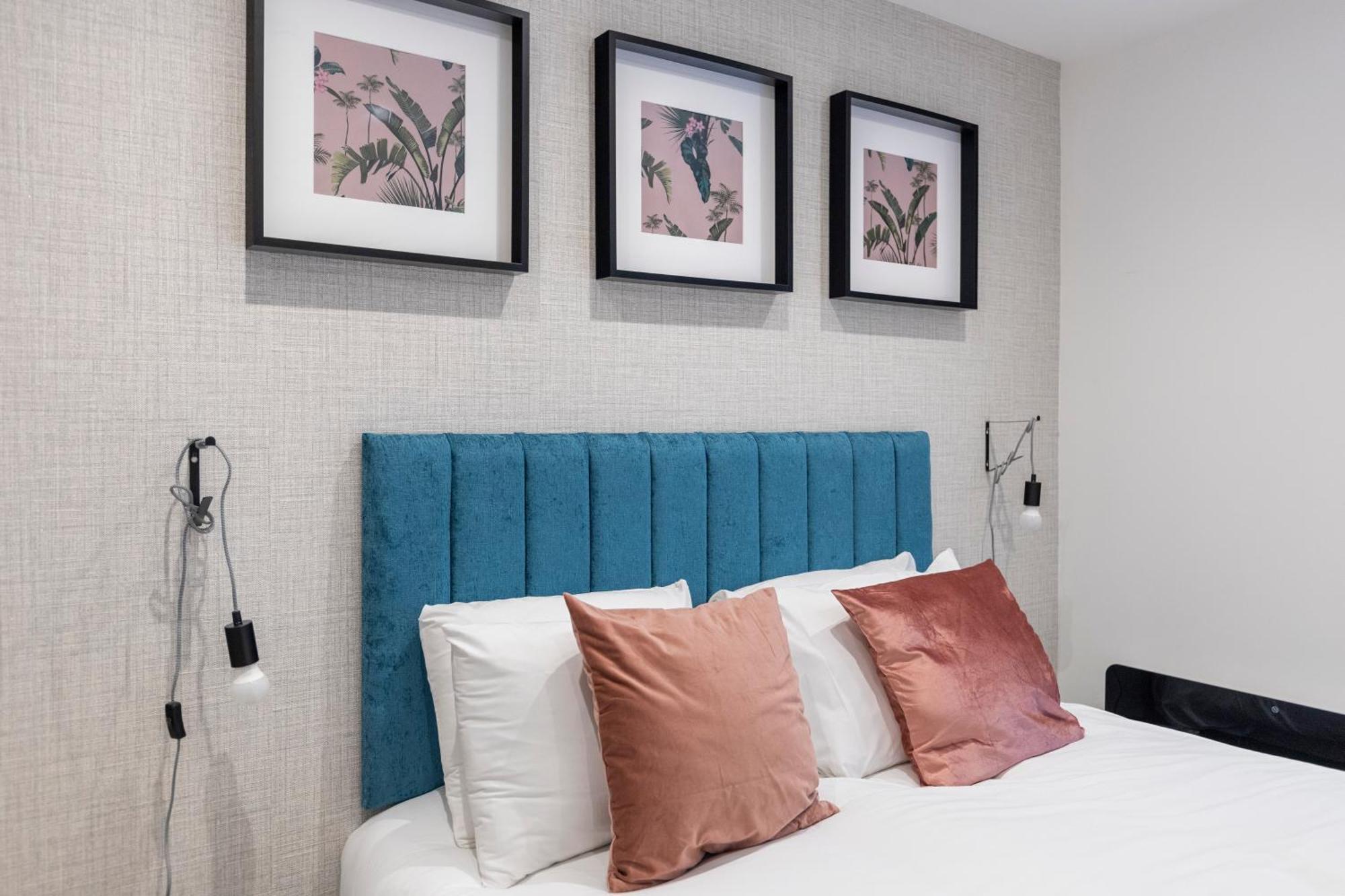 Minimalist Bliss With Refreshing Ambiance * London