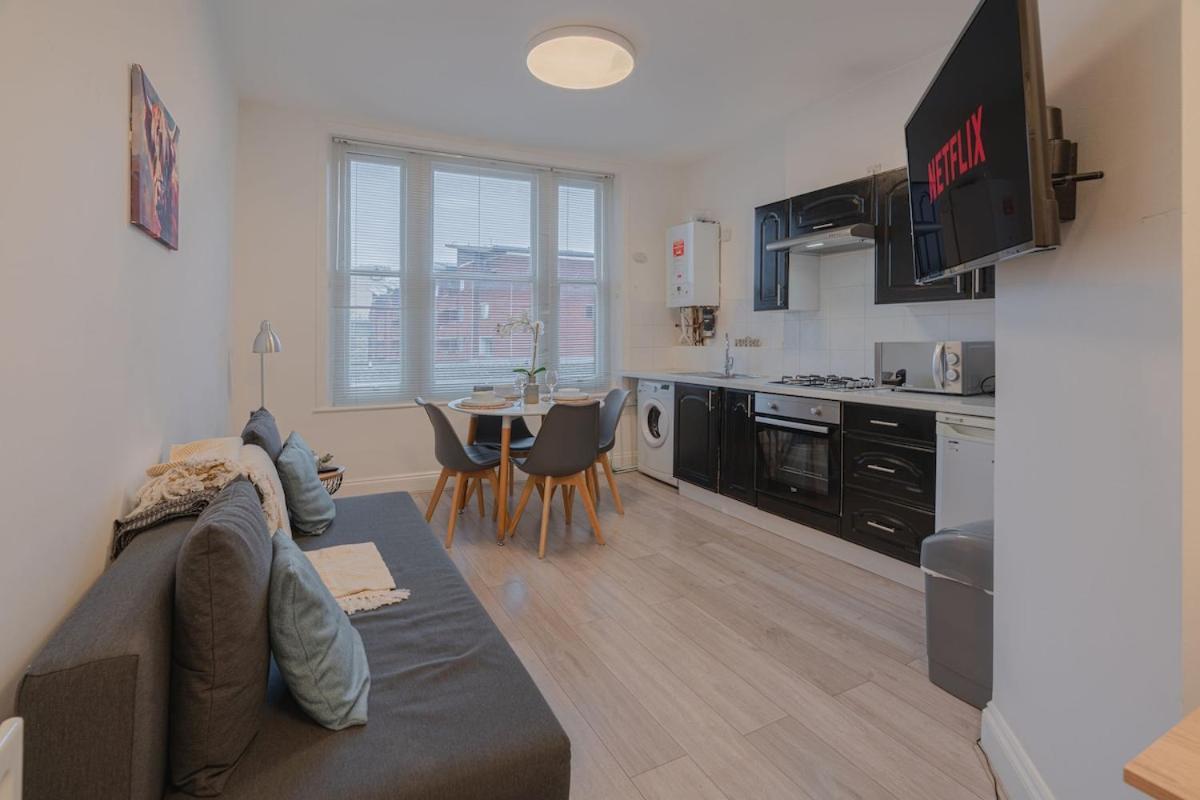 Comfy 1 Bed Flat In Sleeps 3 Apartment
