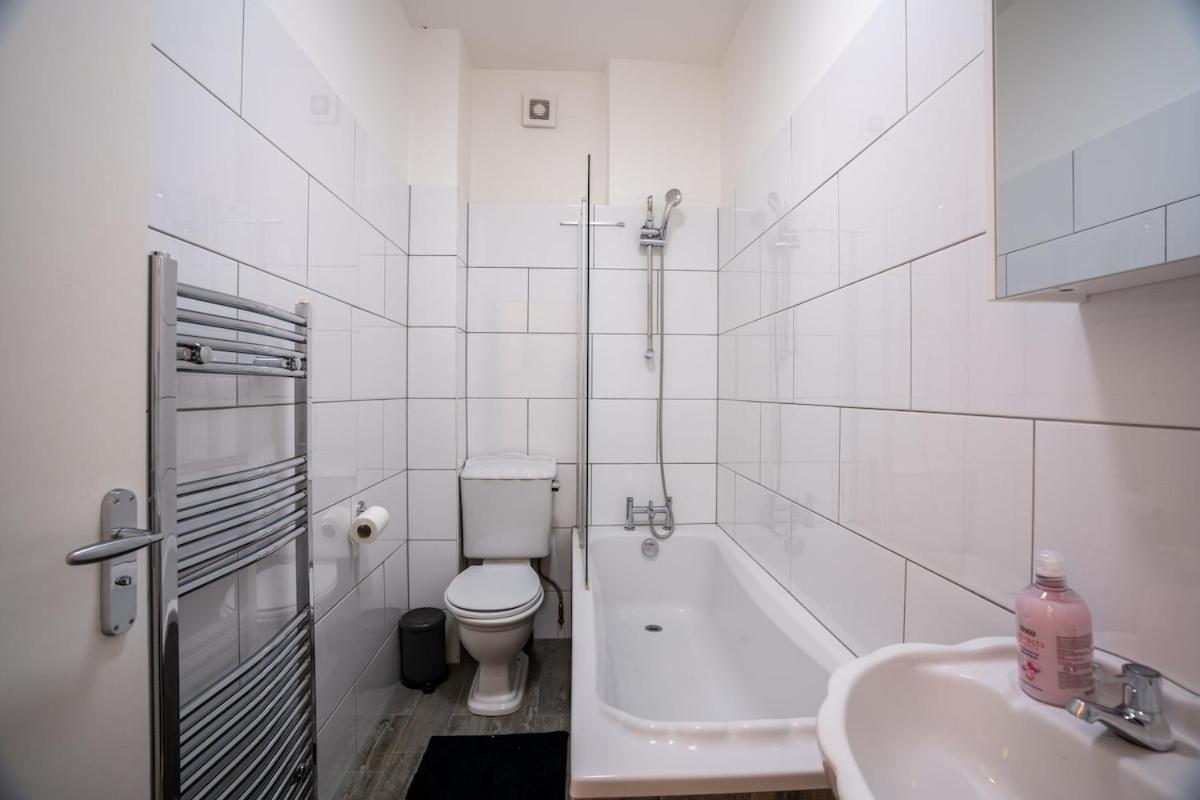 Apartment Comfy 1 Bed Flat In Sleeps 3 London