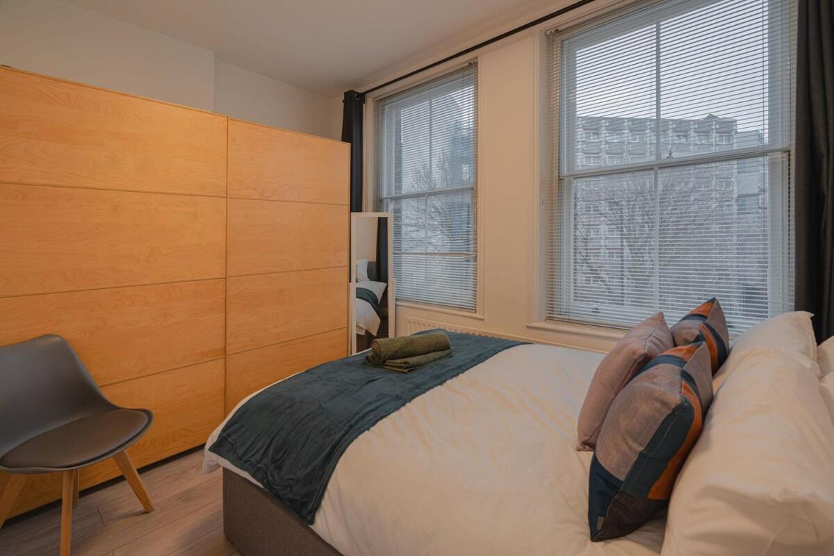Comfy 1 Bed Flat In Sleeps 3 *