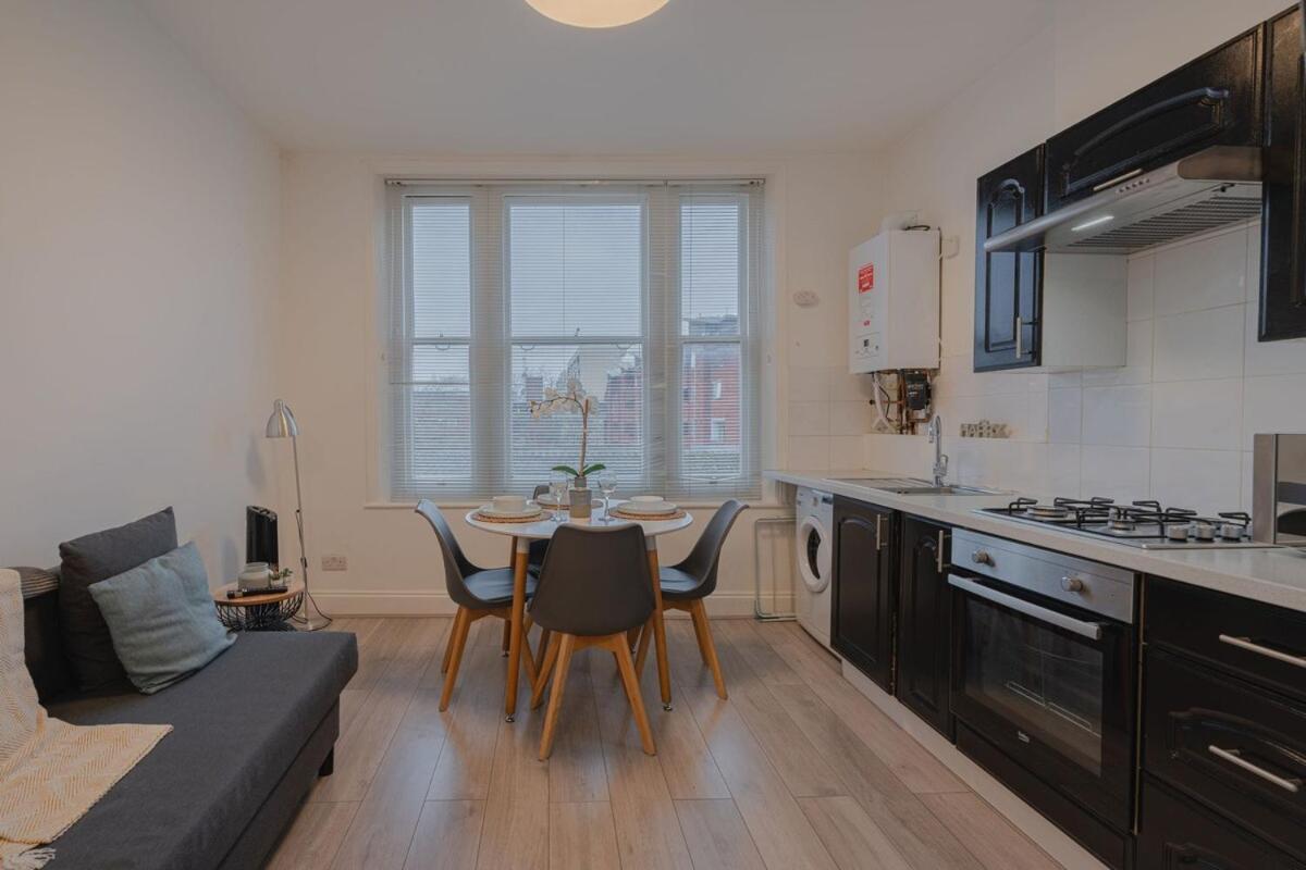 Comfy 1 Bed Flat In Sleeps 3 Apartment *