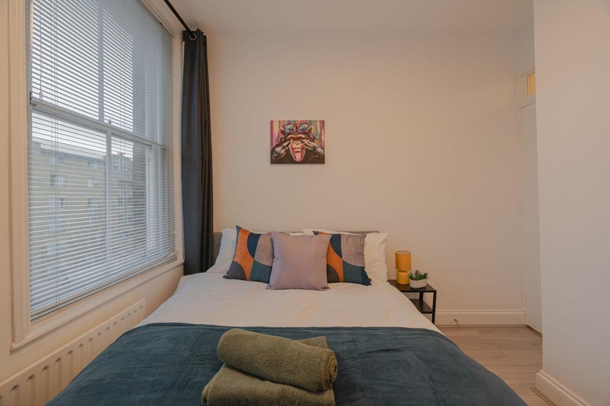 Comfy 1 Bed Flat In Sleeps 3 *