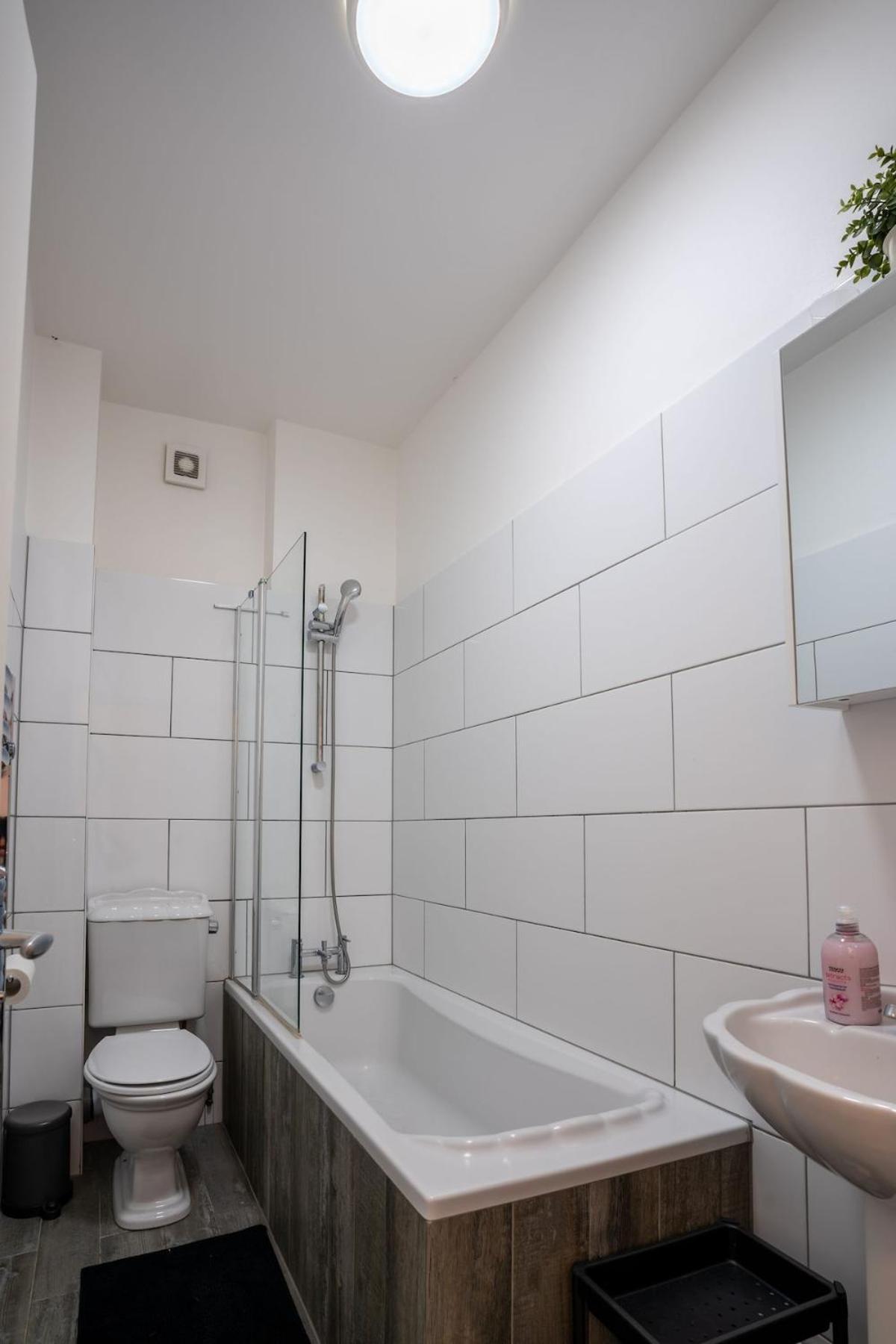 Comfy 1 Bed Flat In Sleeps 3 London
