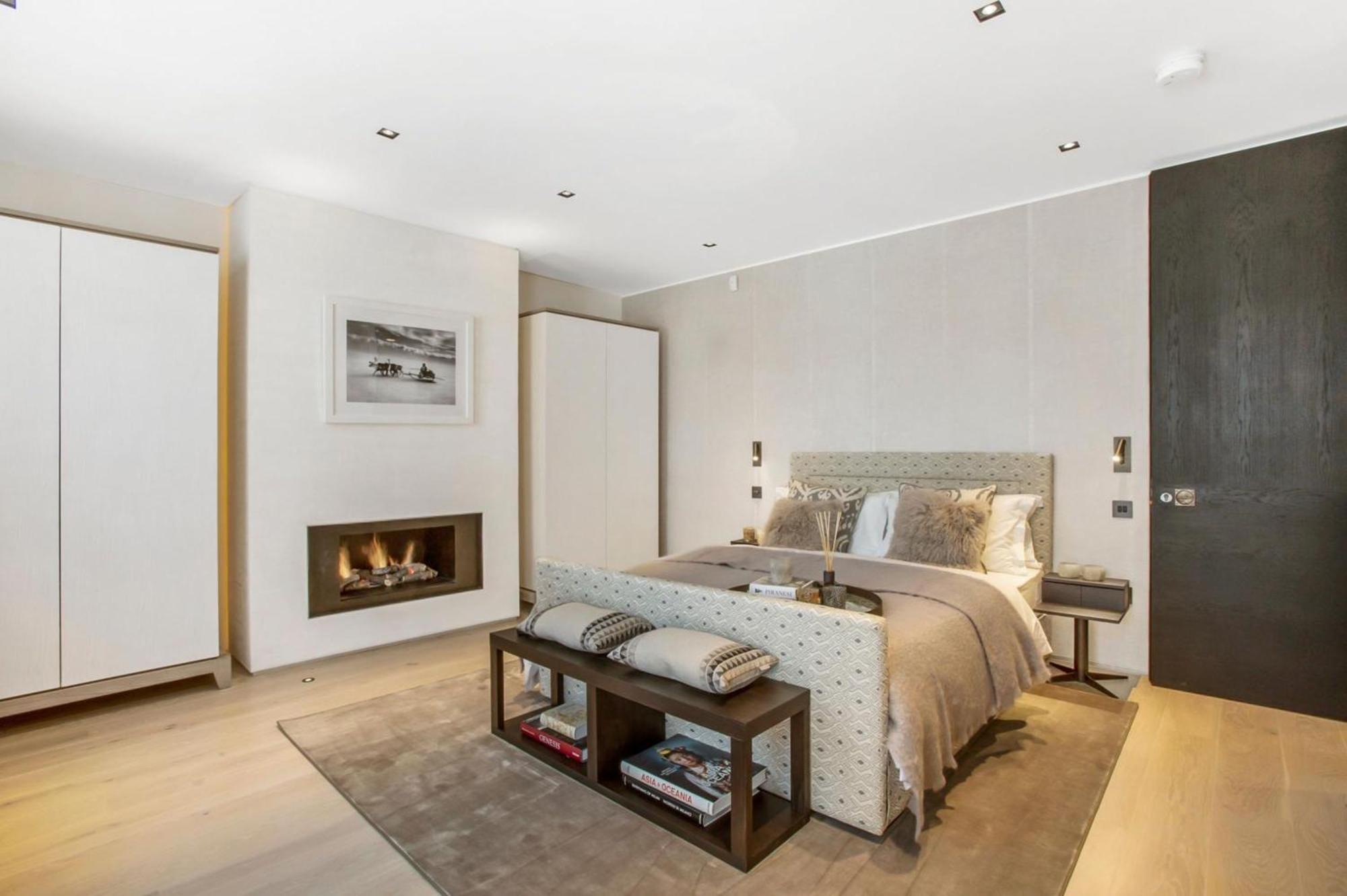 Luxurious Mews House In Pavilion Road - 3 Bedroom *