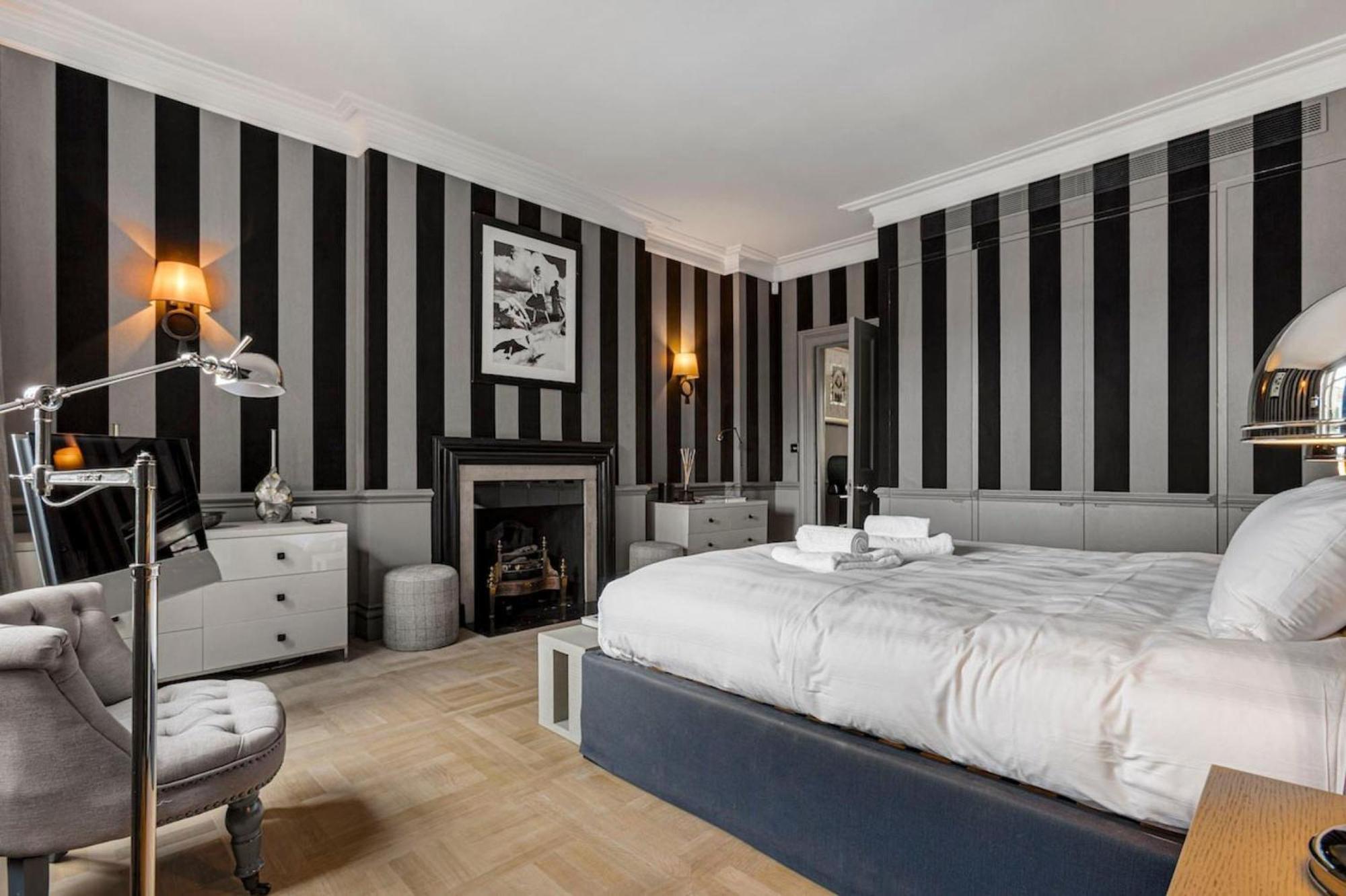 Spacious 2 Bedroom In Cadogan Square Apartment