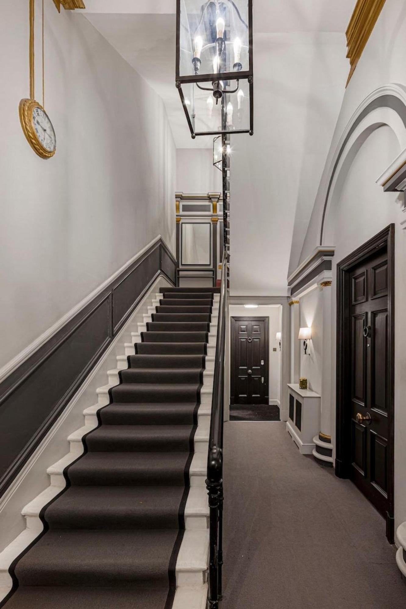 Spacious 2 Bedroom In Cadogan Square Apartment