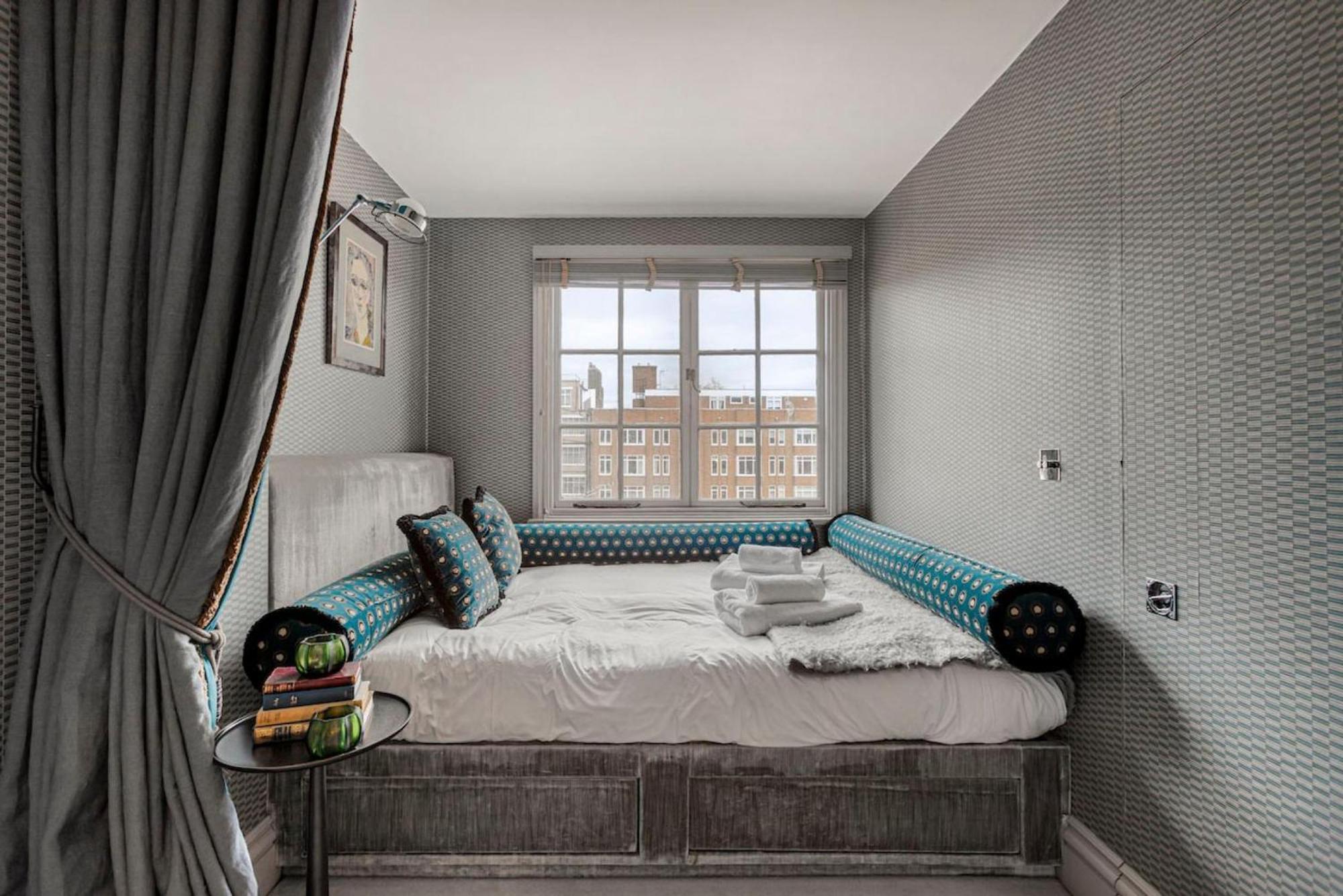 Spacious 2 Bedroom In Cadogan Square Apartment