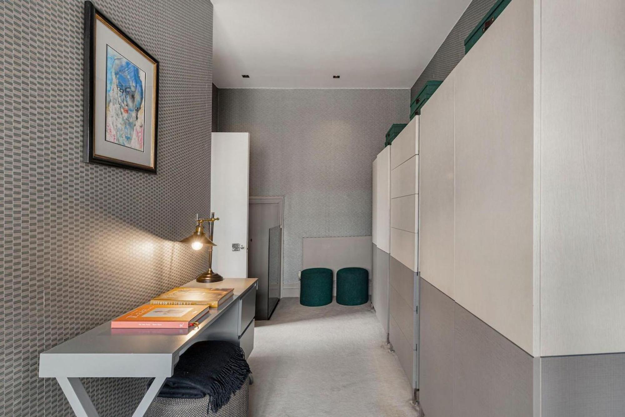Spacious 2 Bedroom In Cadogan Square Apartment *