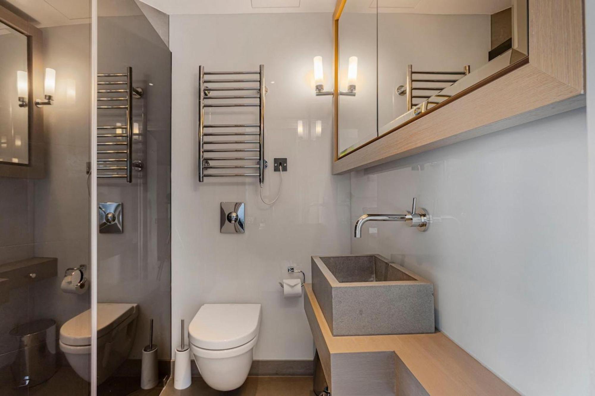 Spacious 2 Bedroom In Cadogan Square Apartment