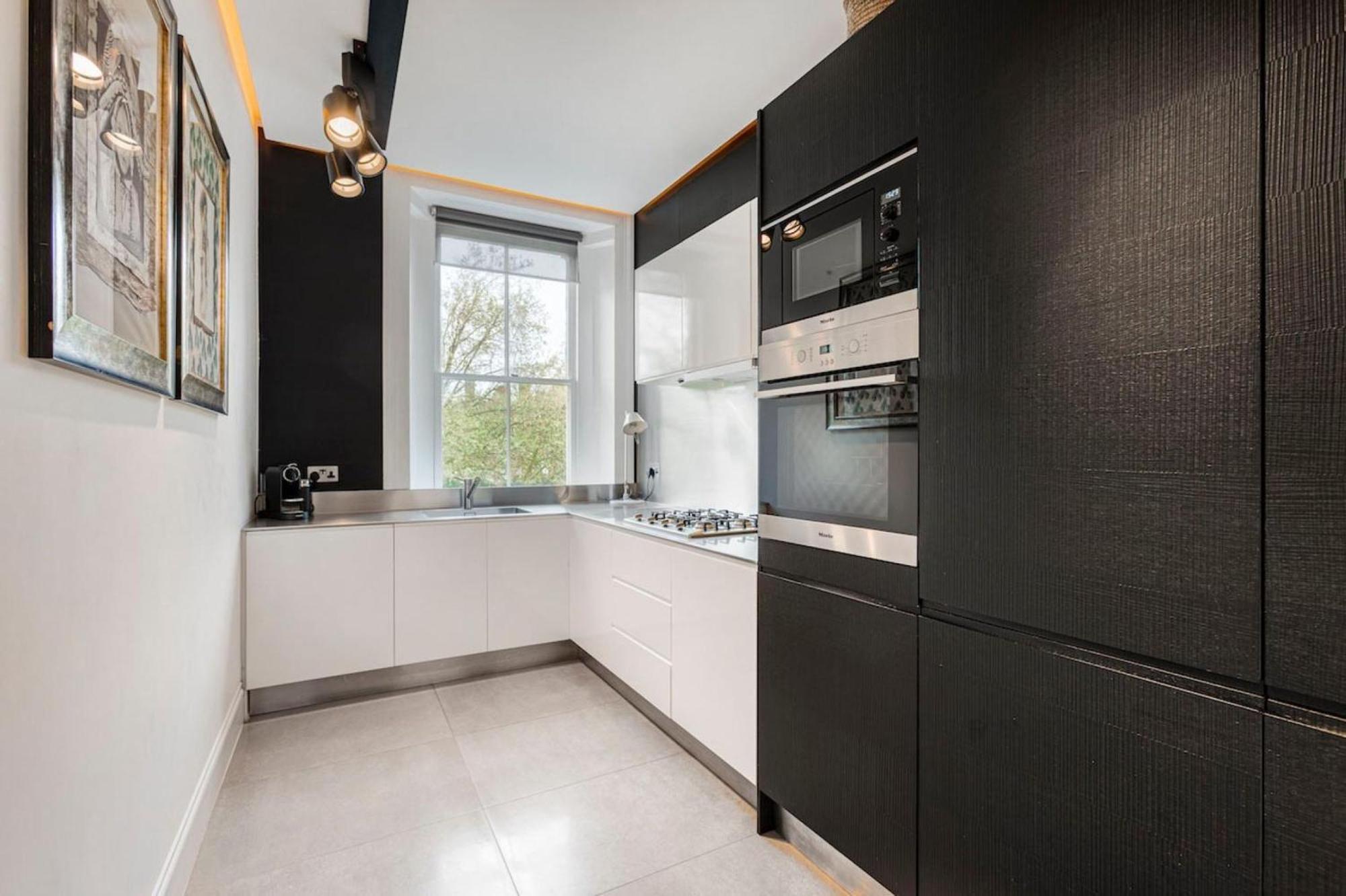 Spacious 2 Bedroom In Cadogan Square Apartment *