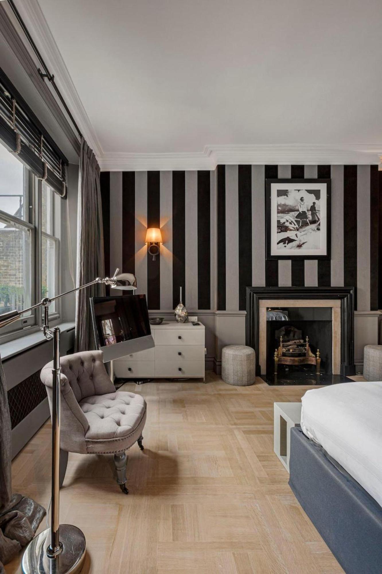 Spacious 2 Bedroom In Cadogan Square Apartment London