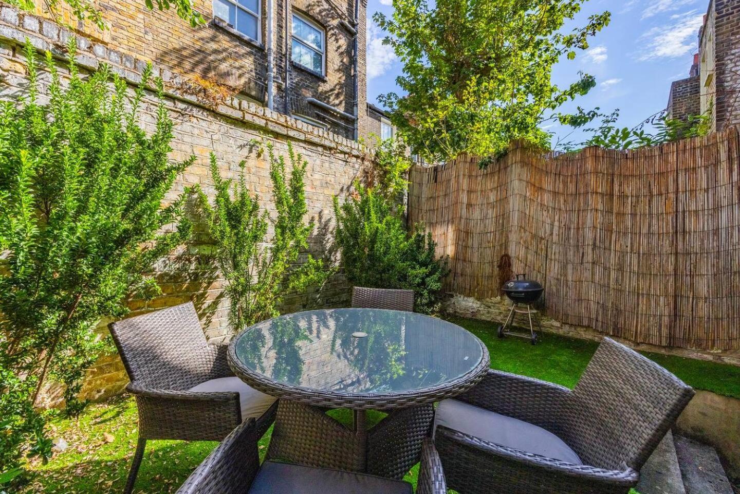 Modern - 5 Mins To Whitechapel Station Ferienhaus *