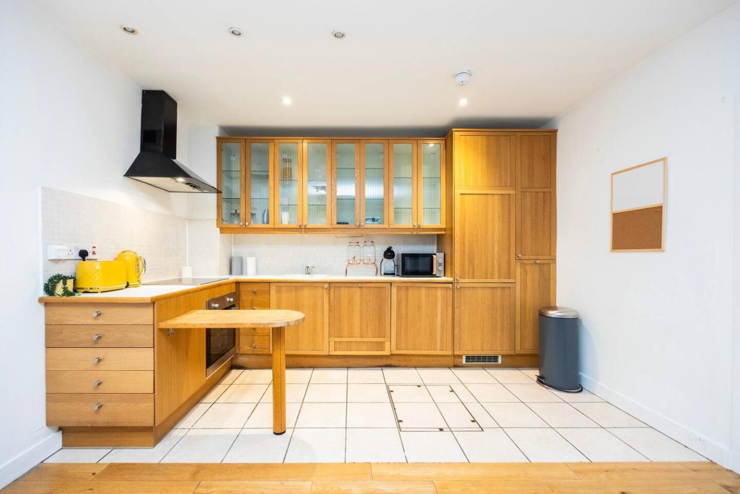 Beautiful With Spacious Garden - Earl's Court London