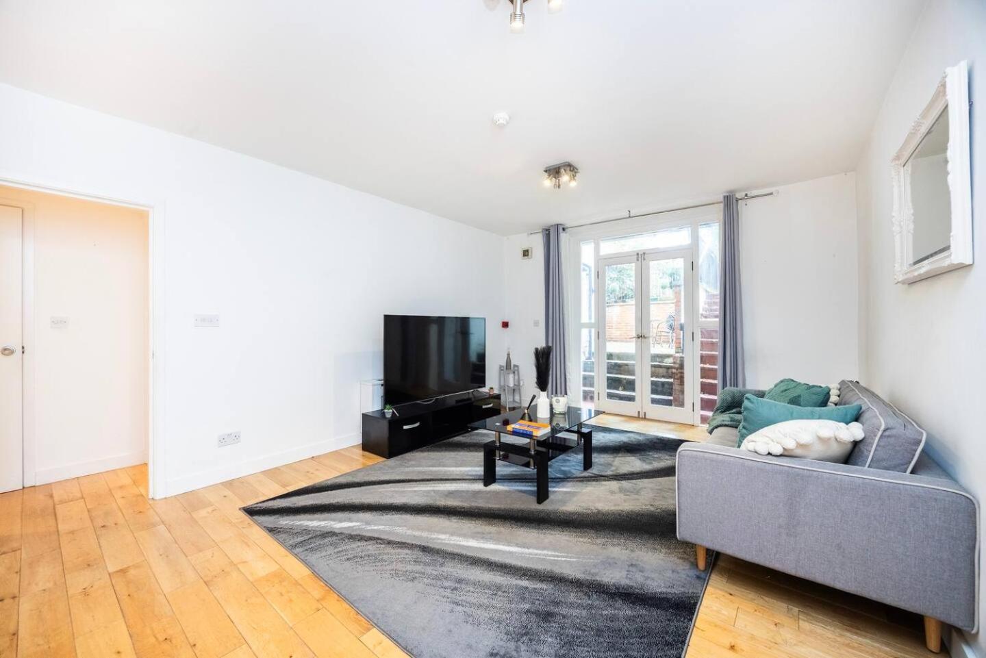 Beautiful With Spacious Garden - Earl's Court London