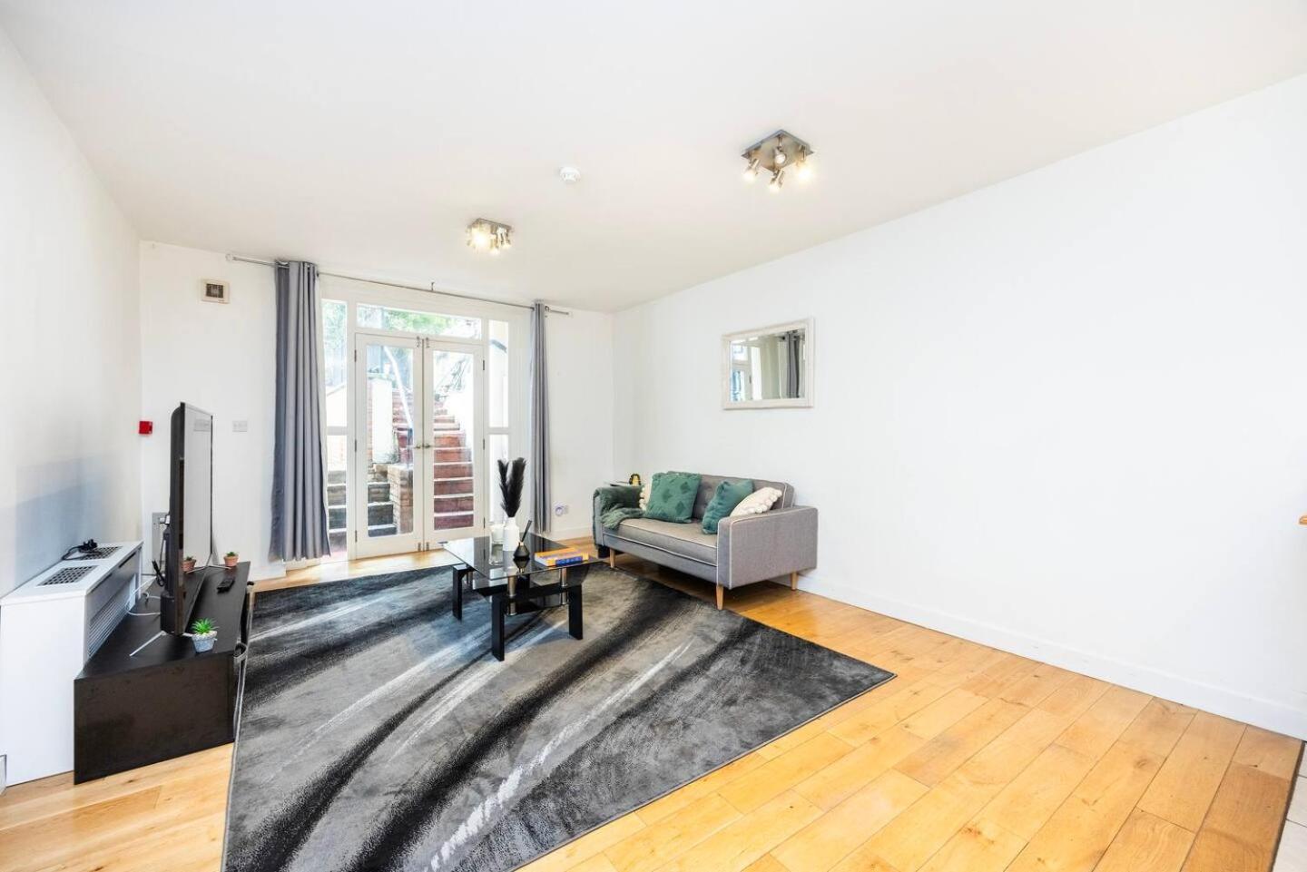 Beautiful With Spacious Garden - Earl's Court * London