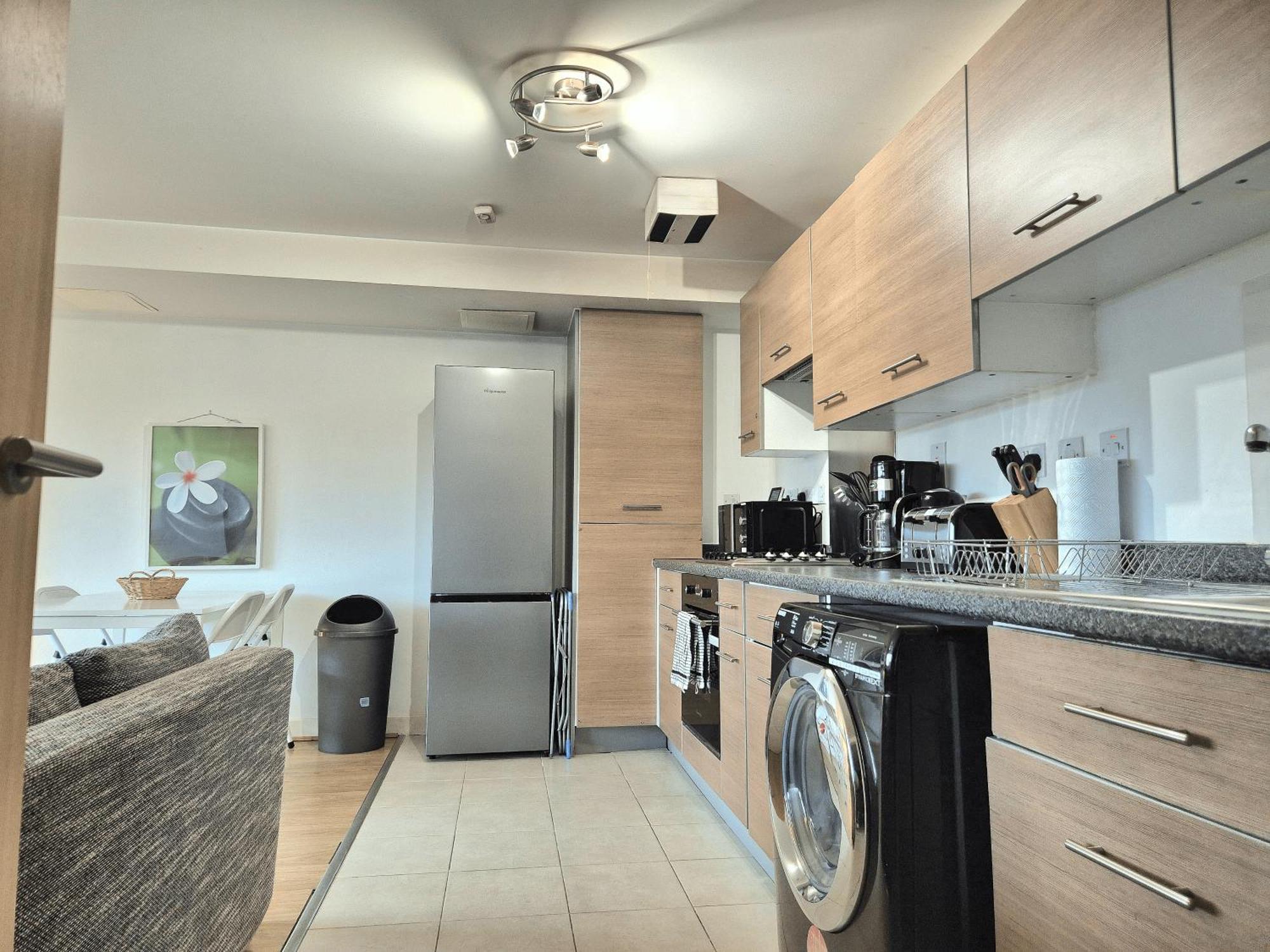 Appartement Spacious 1 Bedroom Apartment, Opposite The Metro Station, Very Location