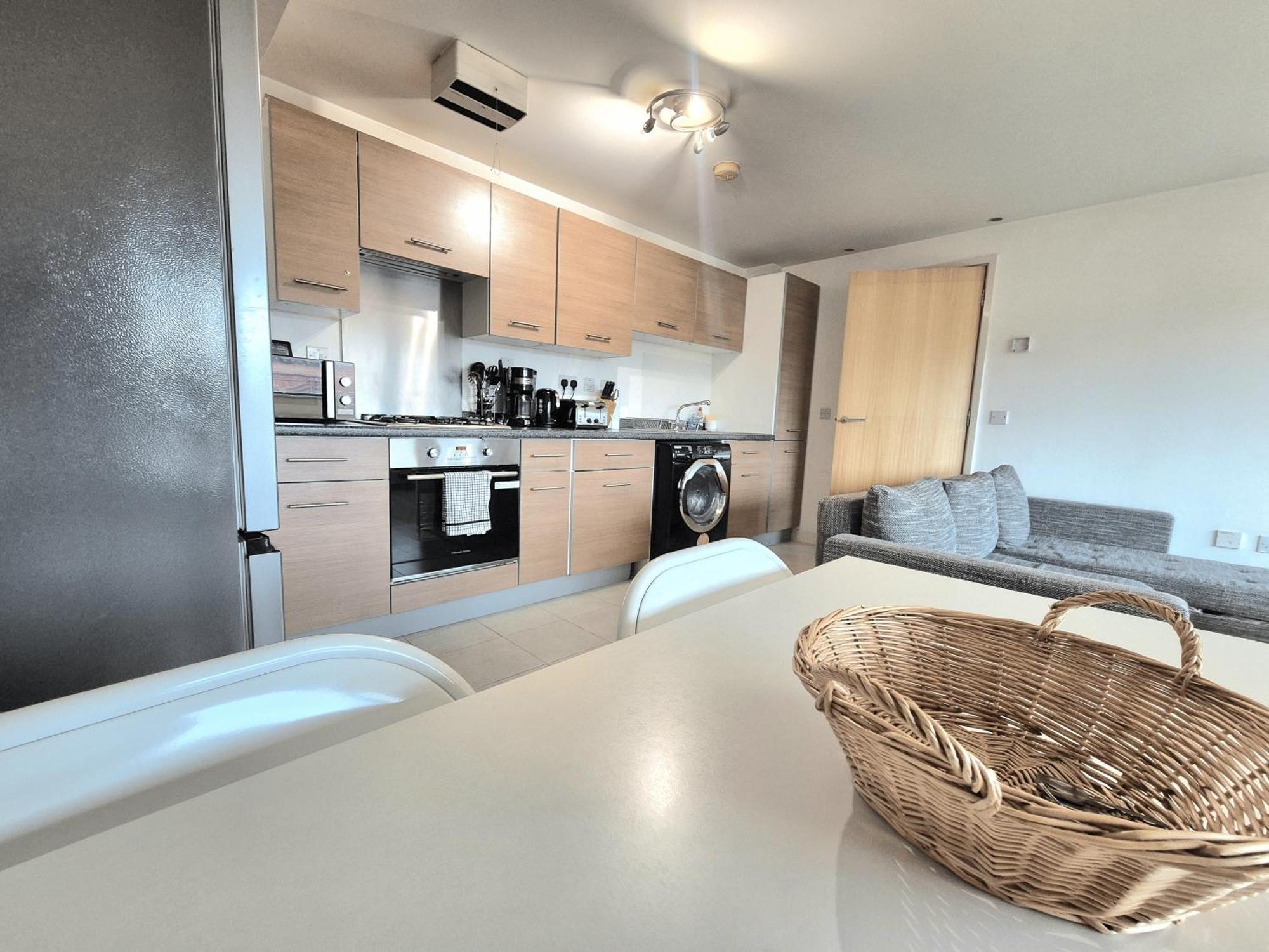 Appartement Spacious 1 Bedroom Apartment, Opposite The Metro Station, Very Location *