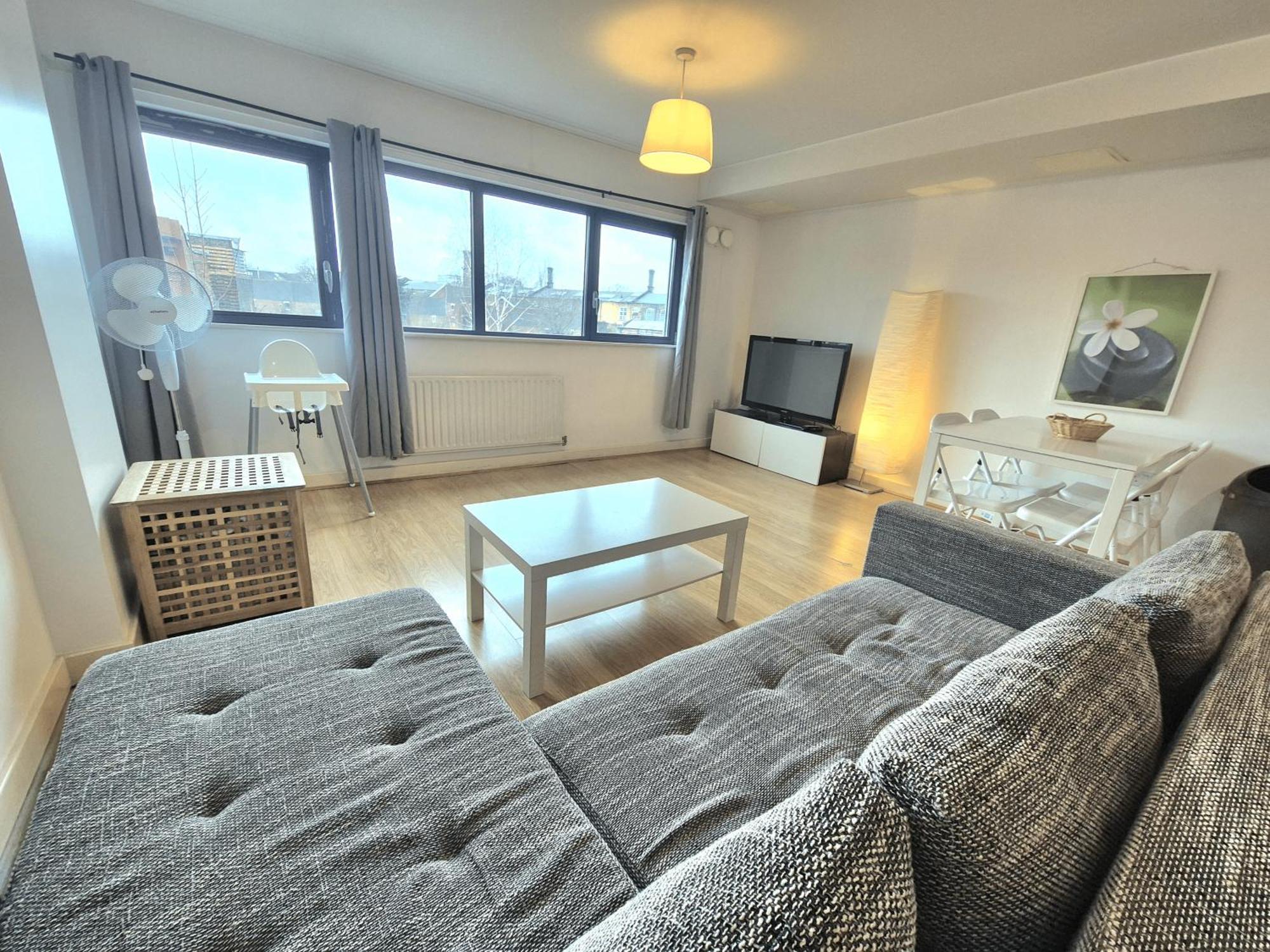 Spacious 1 Bedroom Apartment, Opposite The Metro Station, Very Location Appartement *