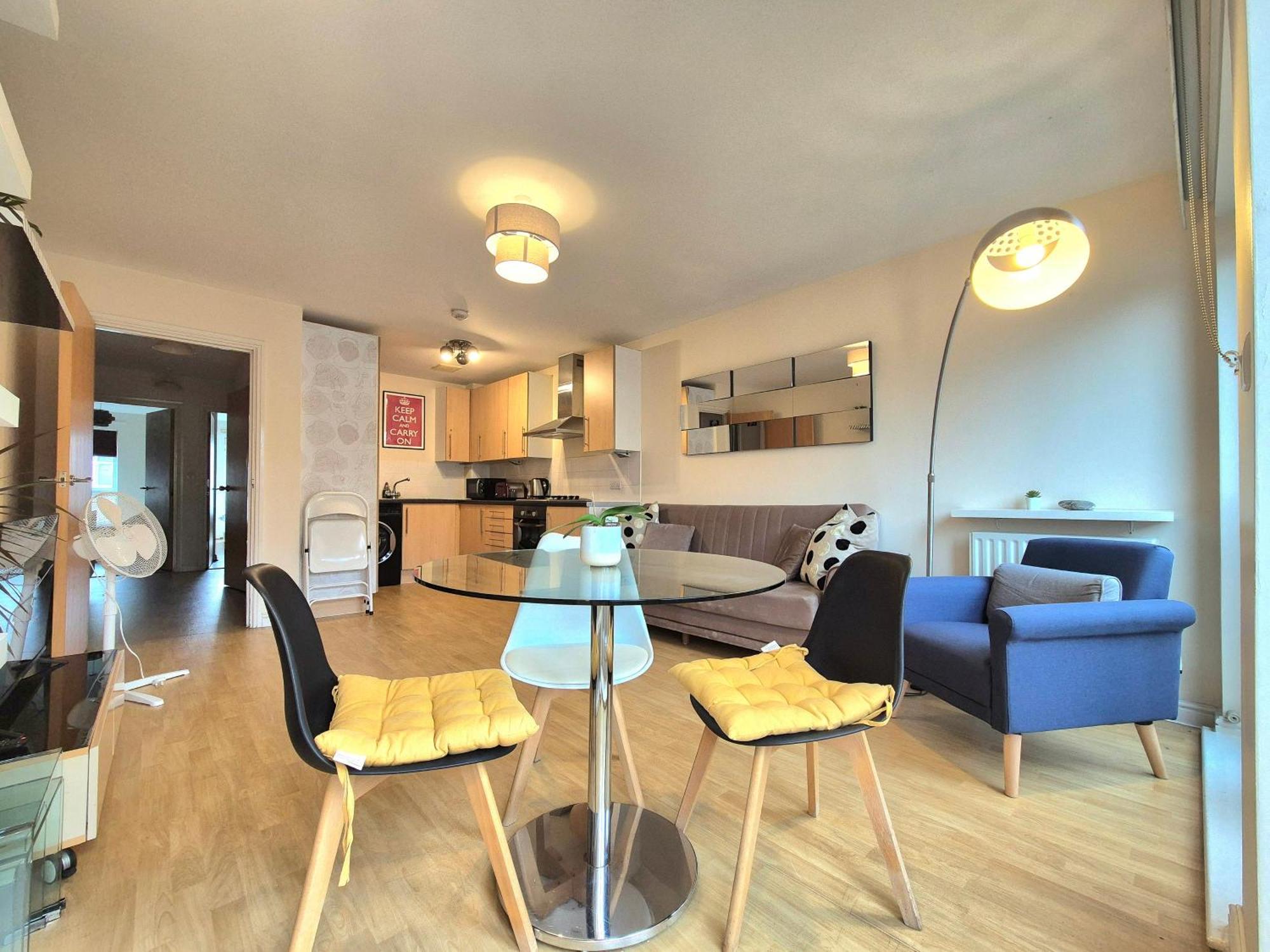 Apartment 2 Bedroom Flat, Minutes From Shoreditch, Spitalfields & Brick Lane, Sleeps 4 Guests London