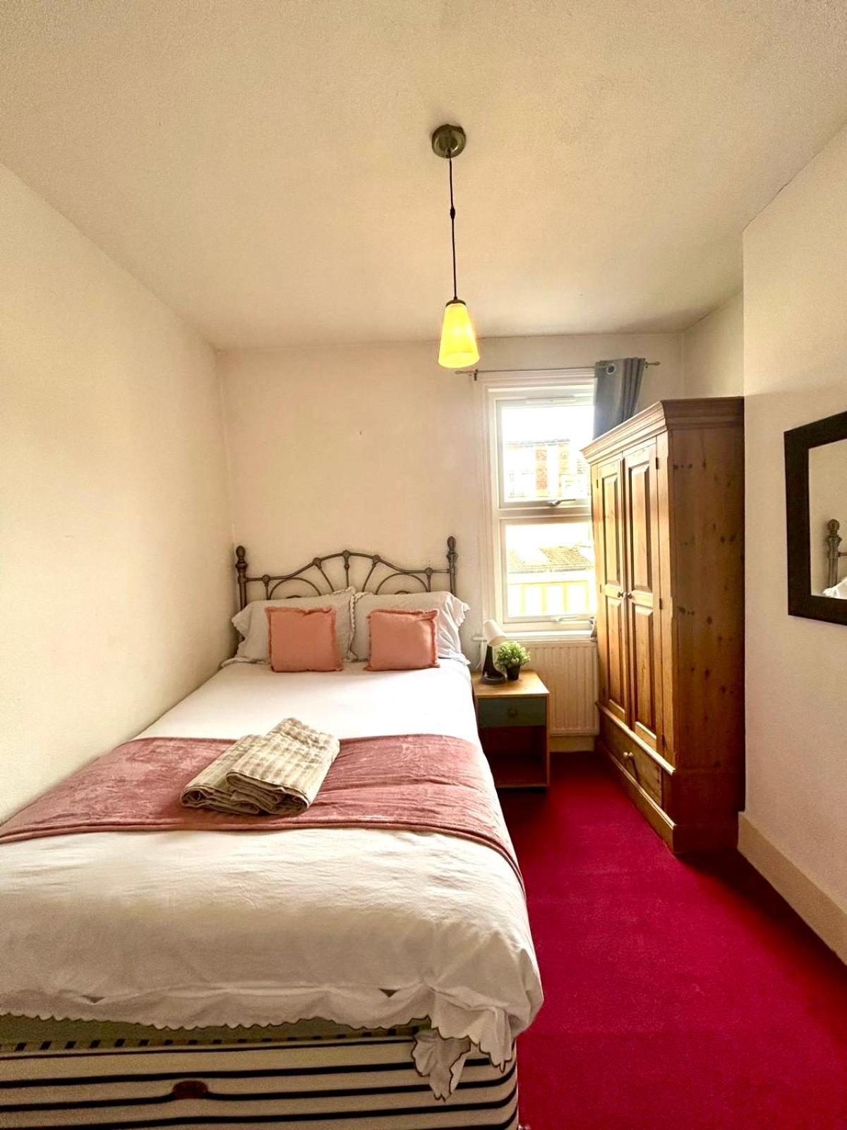 Apartamento Stunning 2bedroom House With Backyard In Stratford