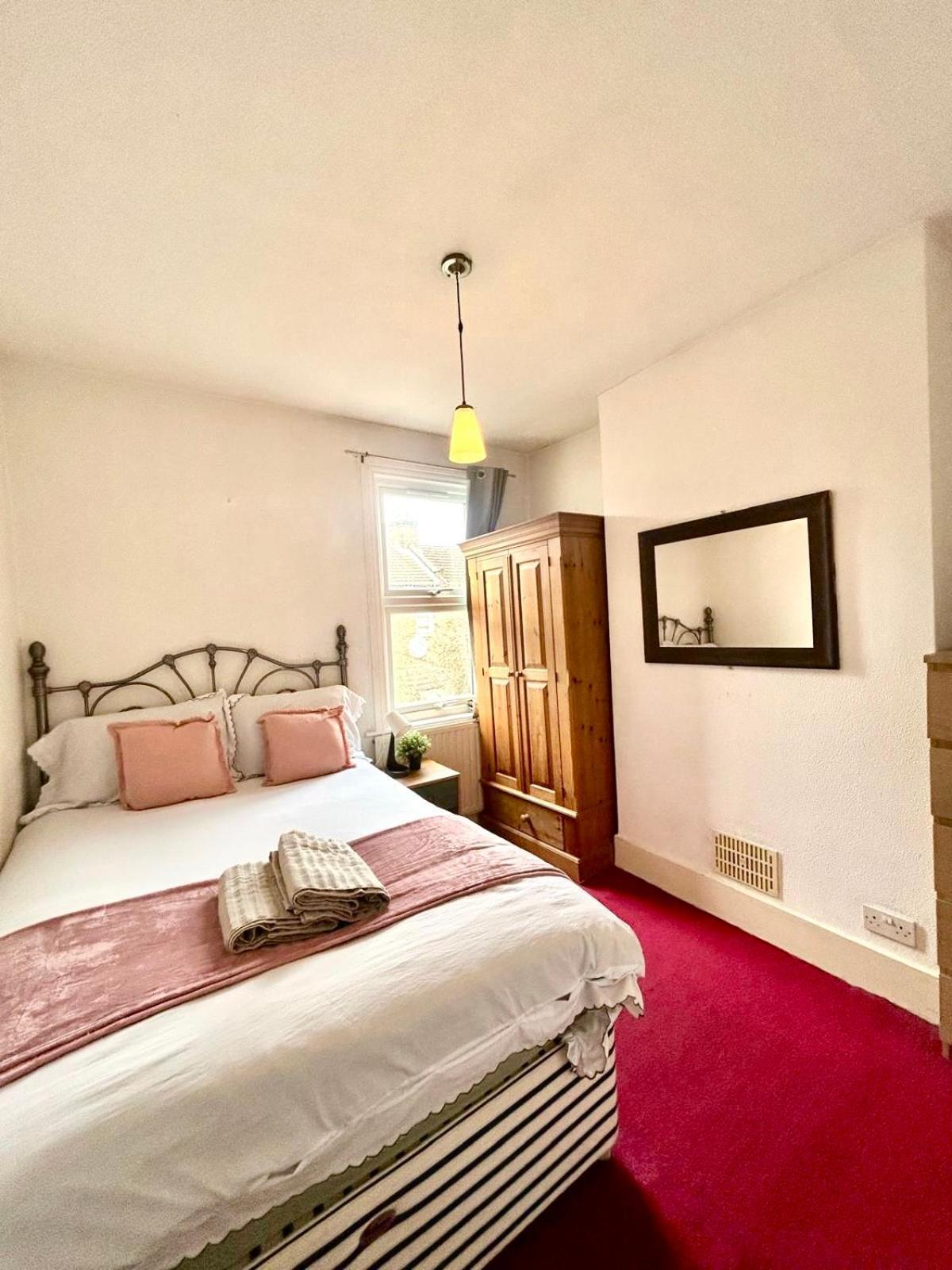 Stunning 2bedroom House With Backyard In Stratford Apartamento