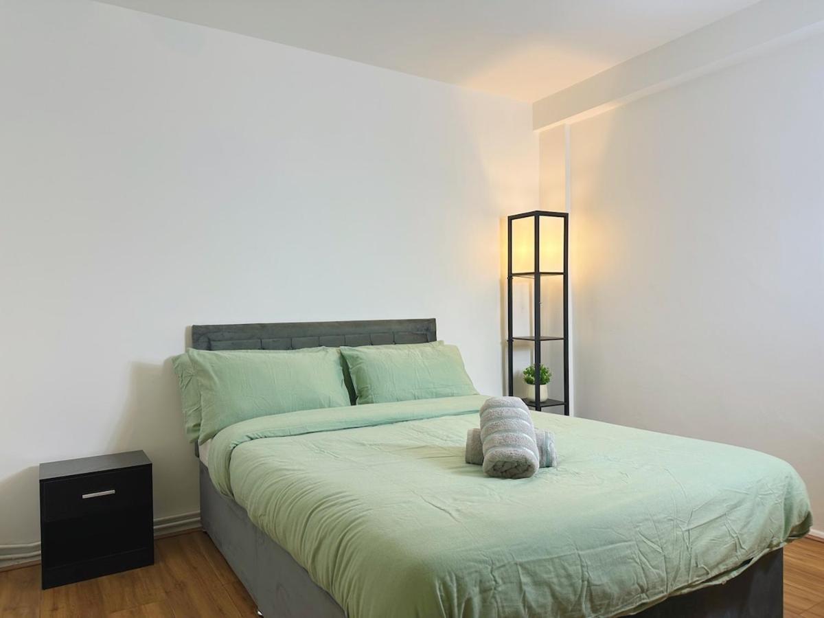 New Large 2 Bed Flat In *