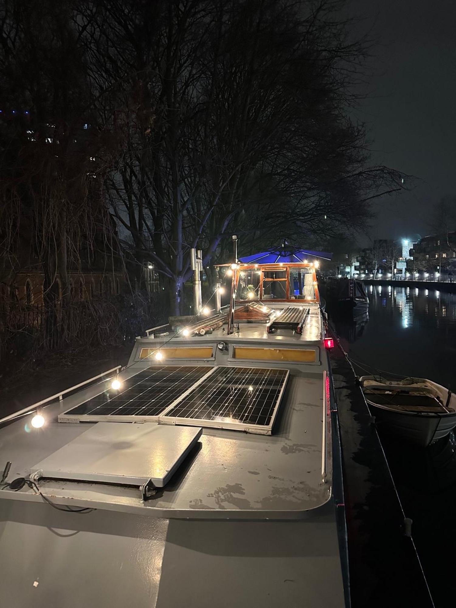 Dutch Barge - Sleeps 3 & Cosy Fireplace Holiday home London