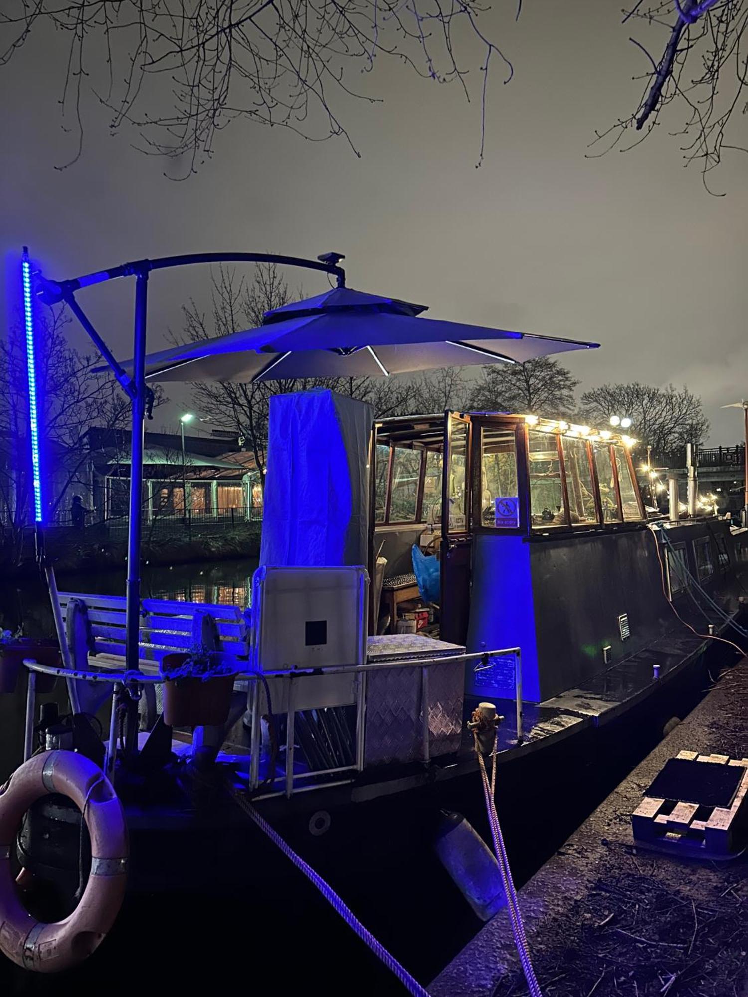 Dutch Barge - Sleeps 3 & Cosy Fireplace Holiday home London