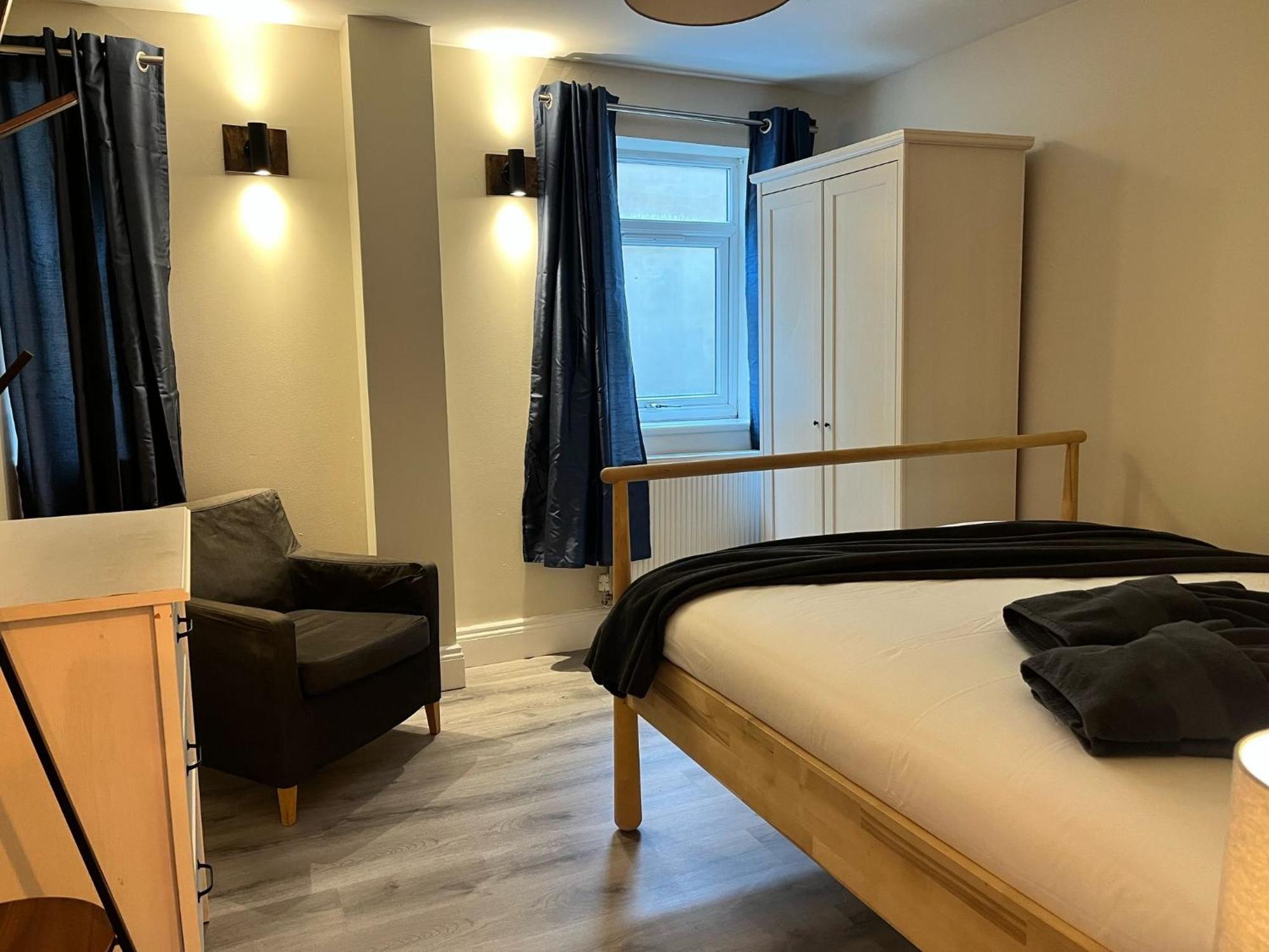 Spacious 2 Bedroom Leilighet