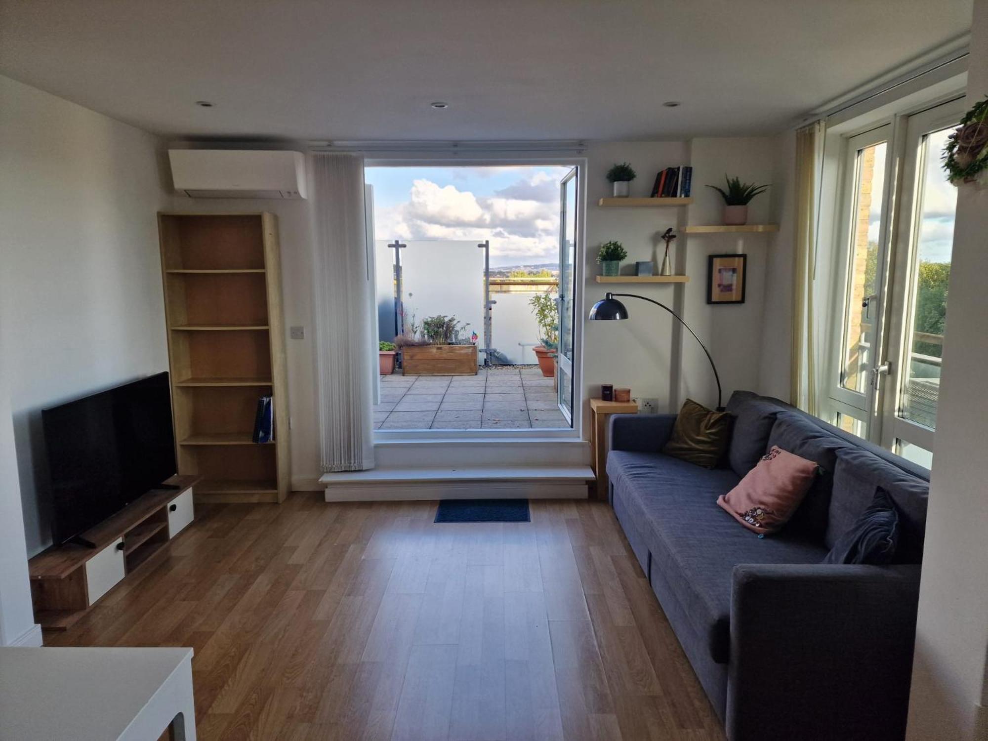 1 Bed Flat At Forest Hill Station Apartment