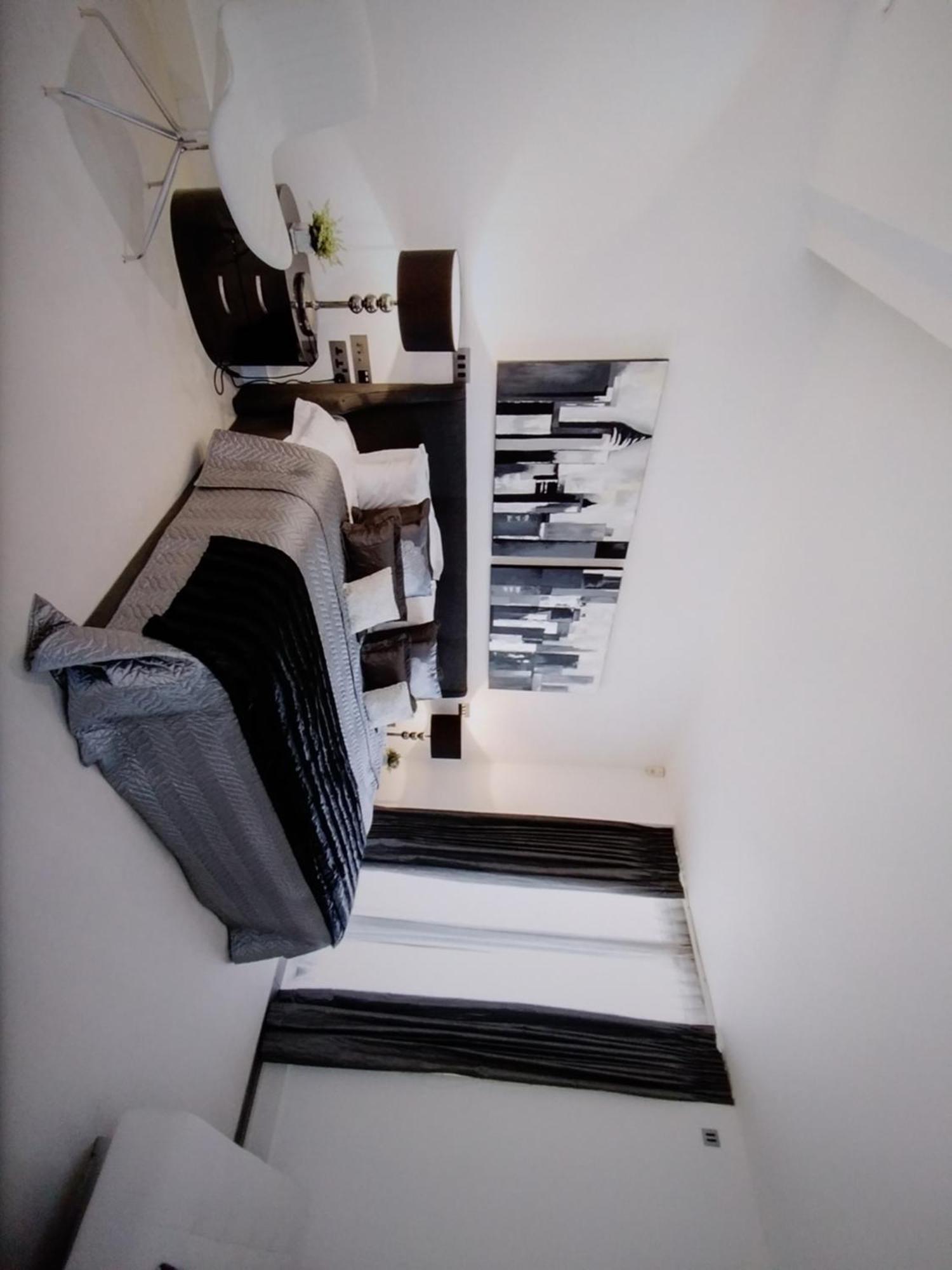 Diane Harrods Apartment *