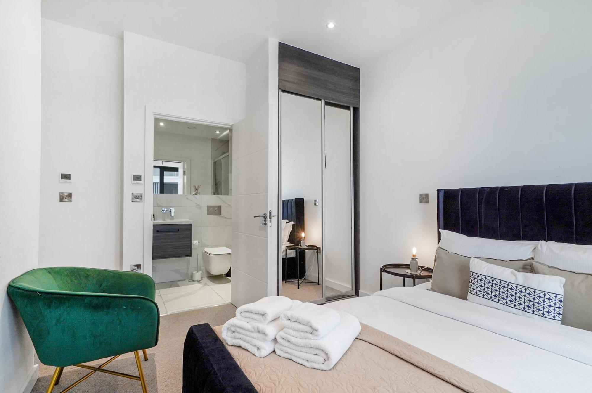 Chic 3-bedroom Flat With Private Balcony In Battersea Apartment London