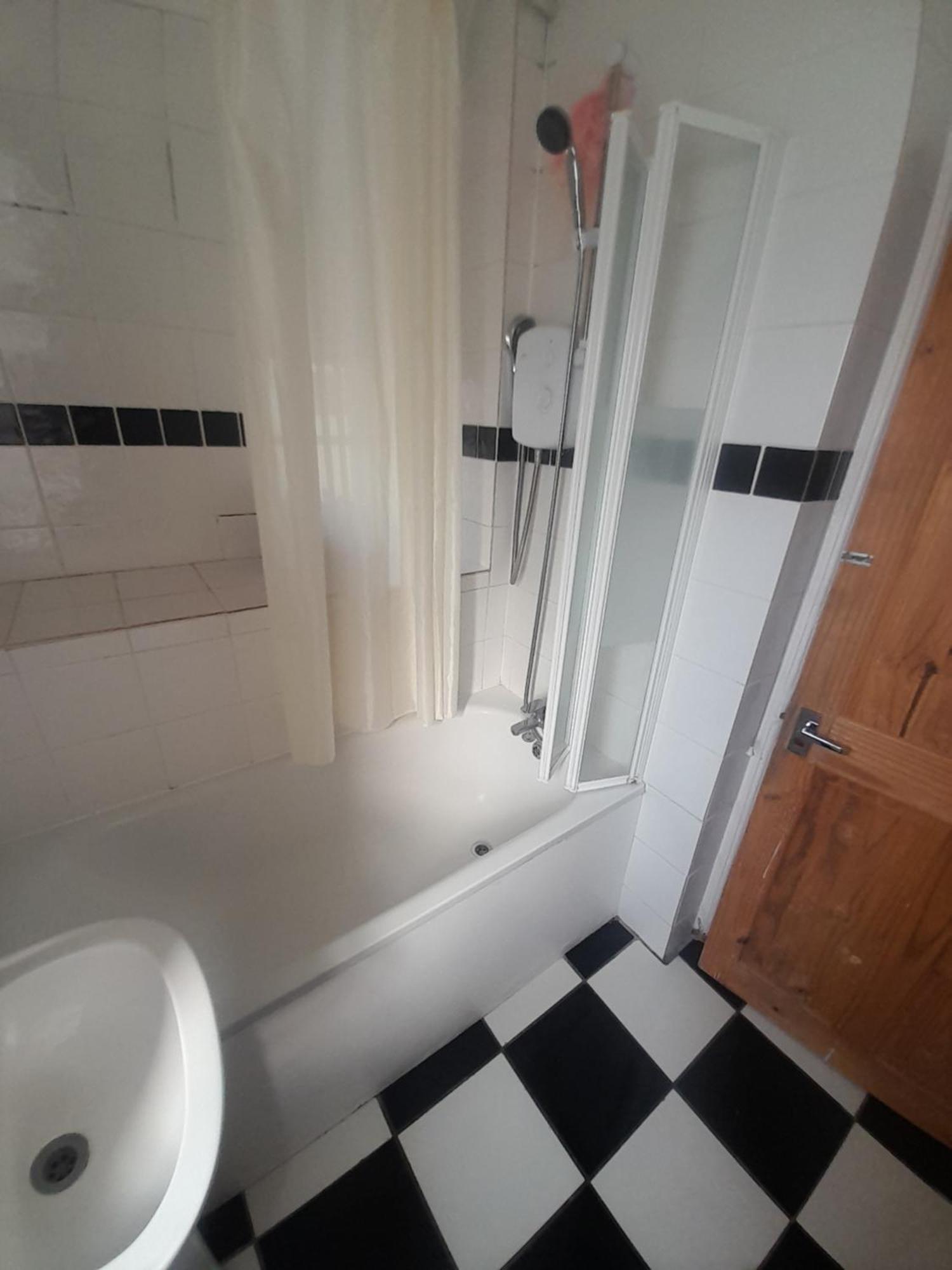 Big Double Room, Great Location Homestay