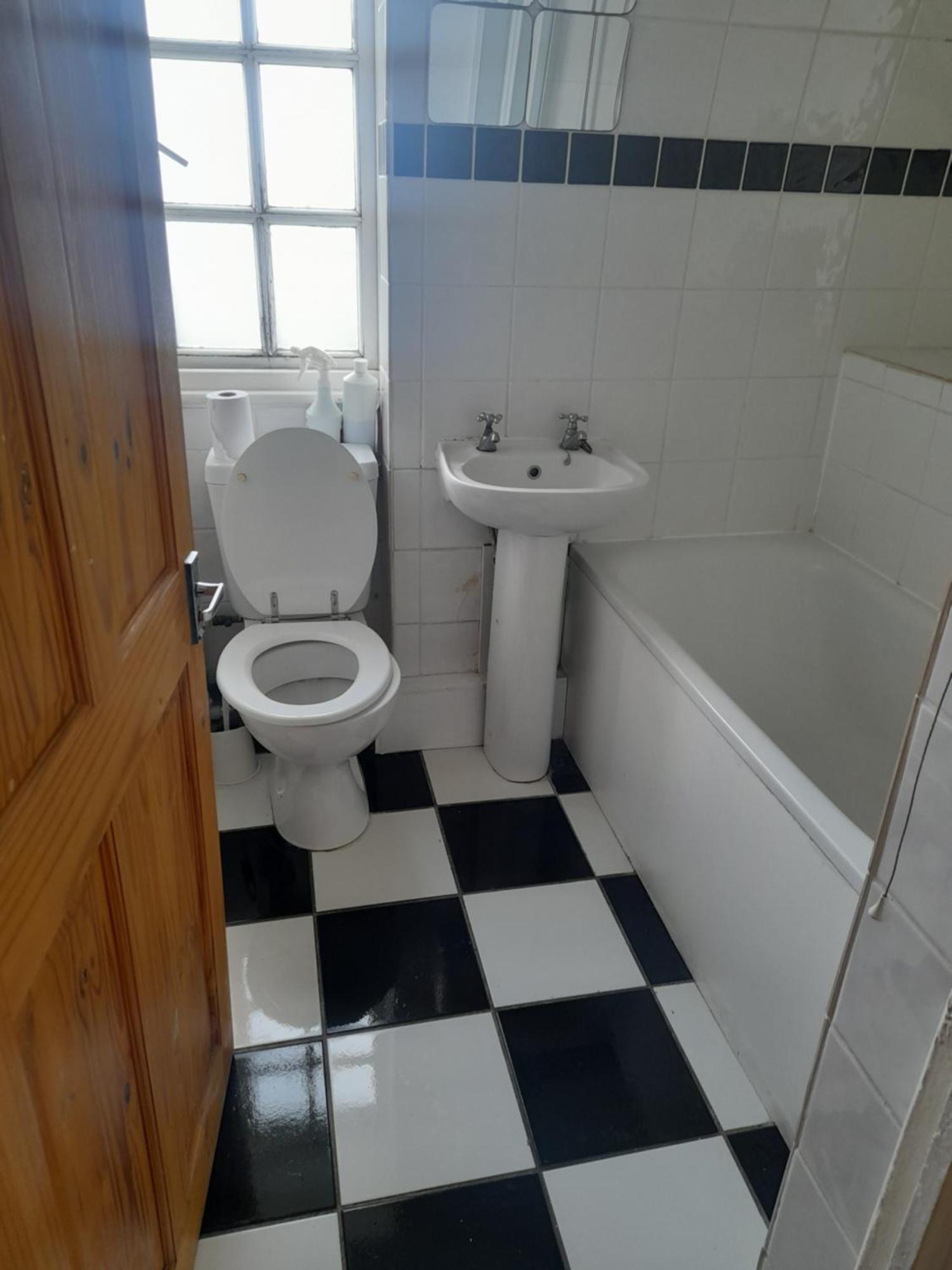 Big Double Room, Great Location Homestay London