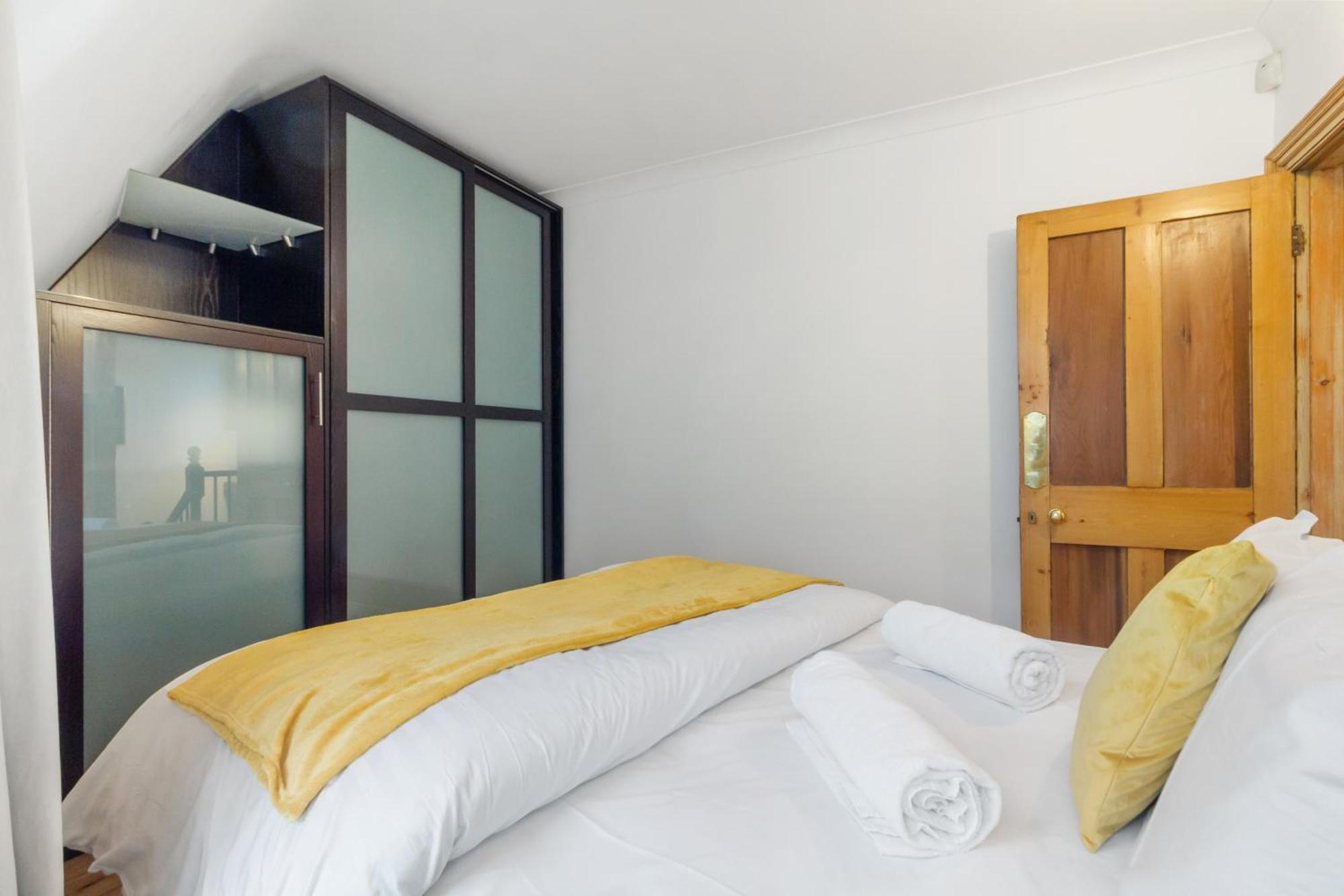 Elegant 3-bedroom In The Heart Of Piccadilly Circus No Lift- 4gl Apartment *