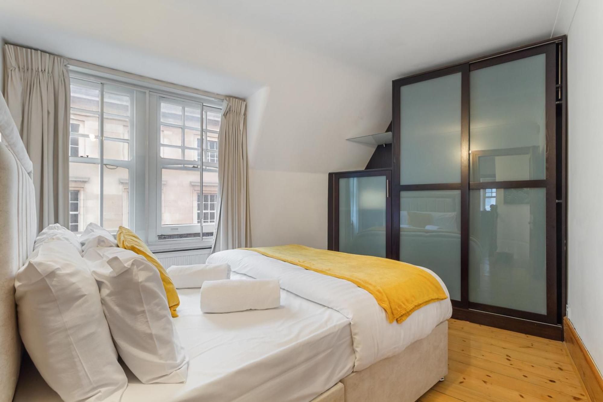 Apartment Elegant 3-bedroom In The Heart Of Piccadilly Circus No Lift- 4gl London