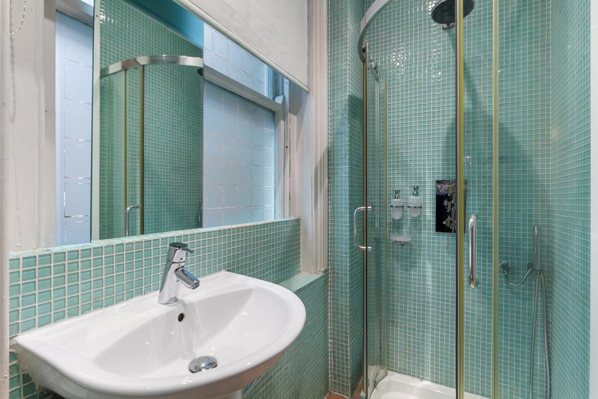 Elegant 3-bedroom In The Heart Of Piccadilly Circus No Lift- 4gl London
