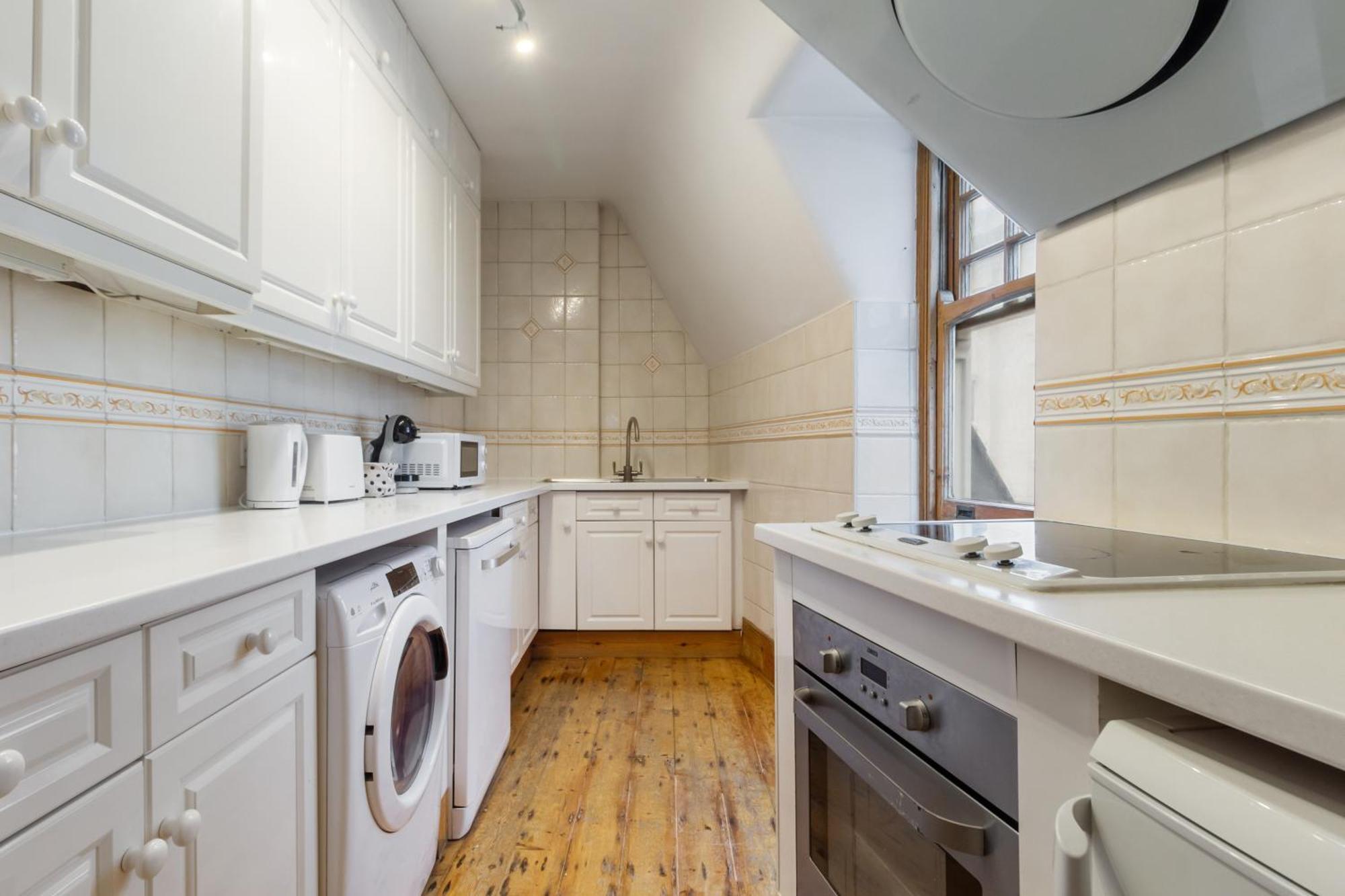 Apartment Elegant 3-bedroom In The Heart Of Piccadilly Circus No Lift- 4gl London