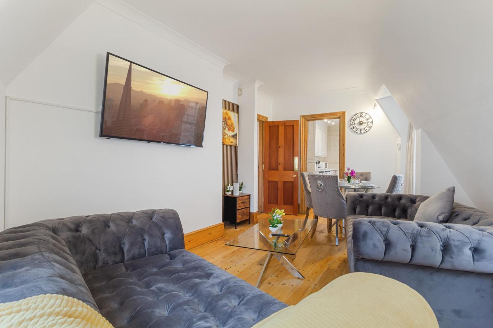 Apartment Elegant 3-bedroom In The Heart Of Piccadilly Circus No Lift- 4gl London