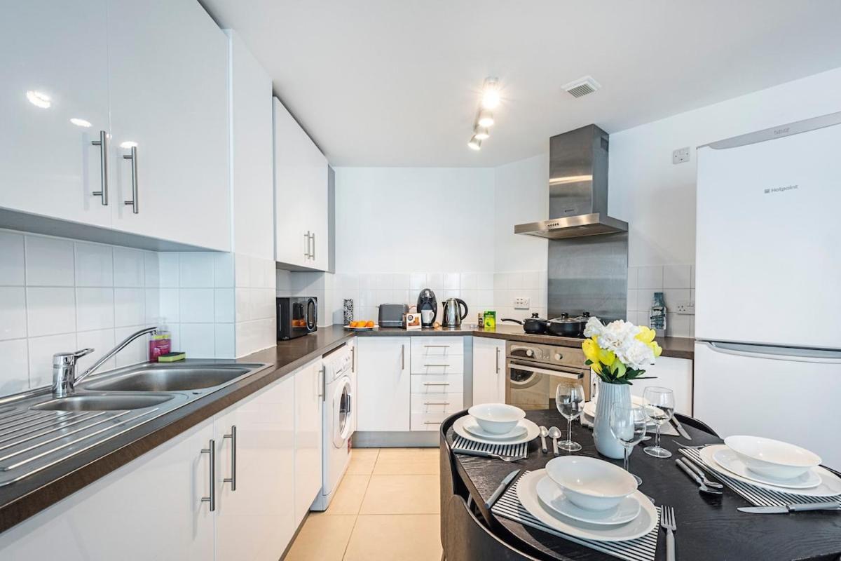 Apartment 2 Bedroom , Zone 1 , 2 Mins Walk Tube , Offers , Sleeps 5