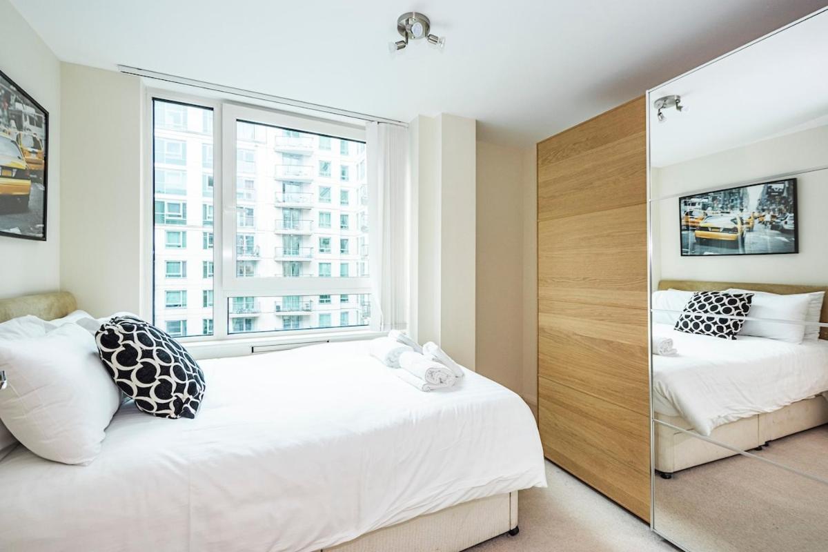 2 Bedroom , Zone 1 , 2 Mins Walk Tube , Offers , Sleeps 5 *